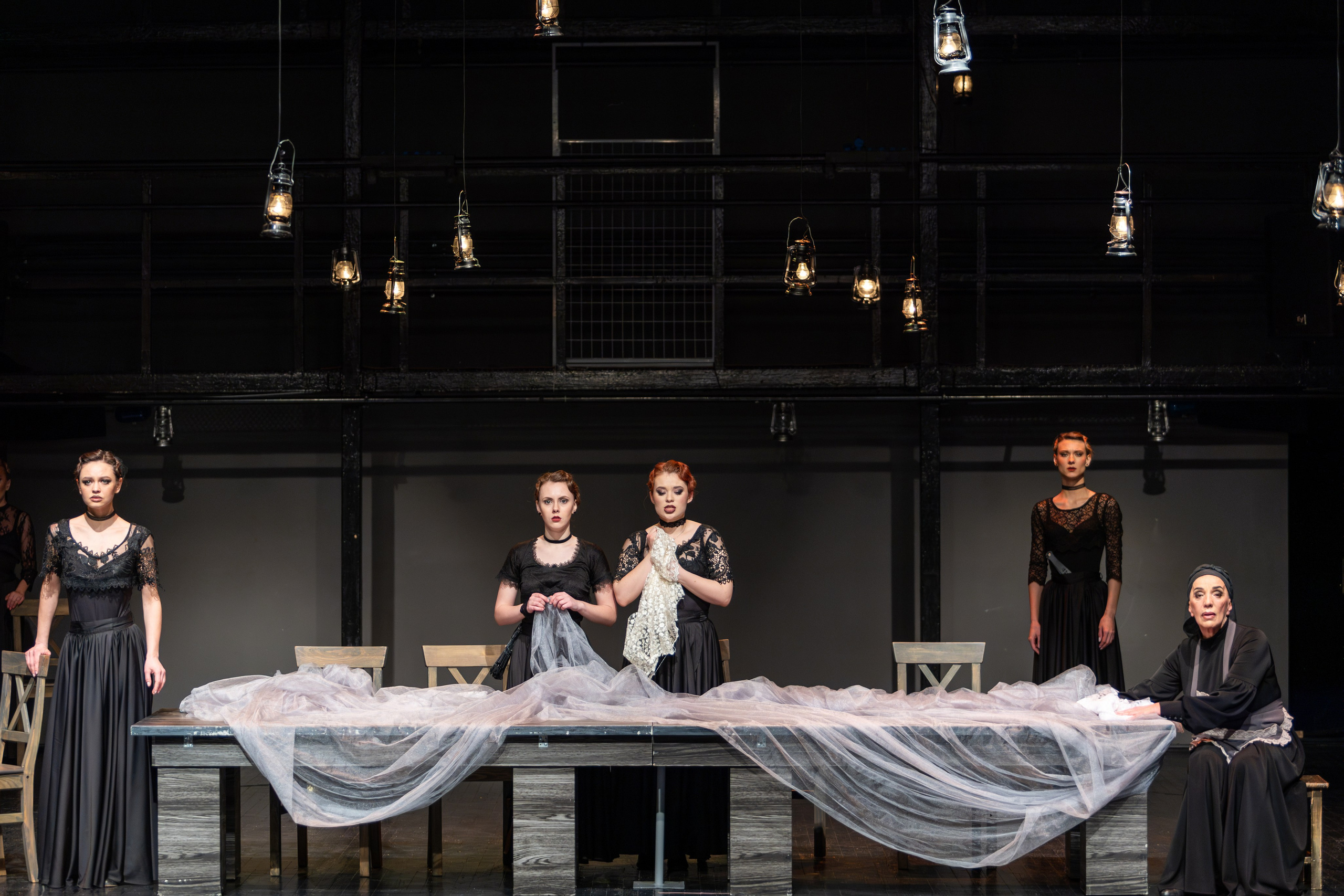 Новый театр «Дом Бернарды Альбы». Профессиональный интерьерный и репортажный фотограф Минск и РБ. Максим Орлов