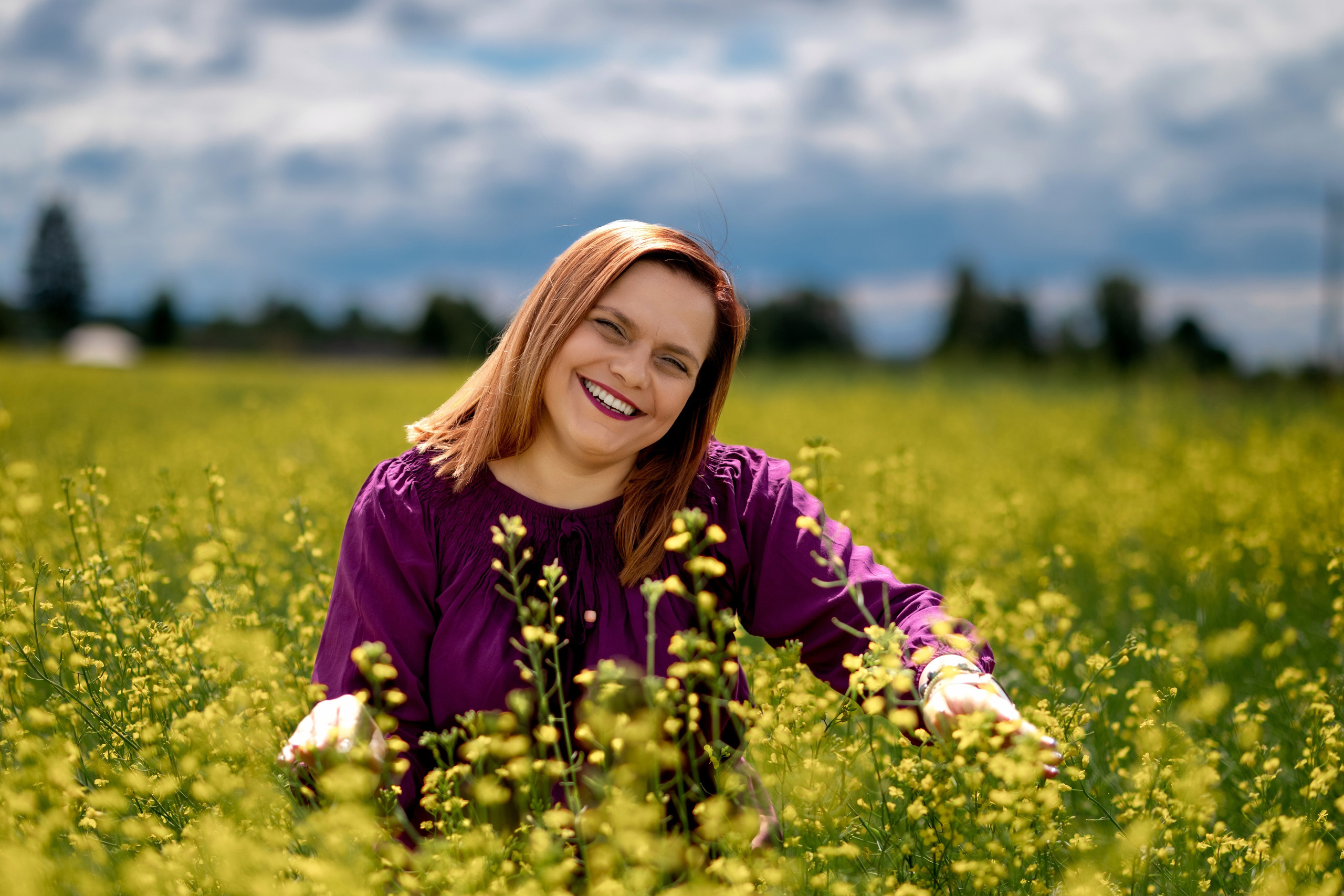Катя и Оксана в лаванде. Профессиональный интерьерный и репортажный фотограф Минск и РБ. Максим Орлов
