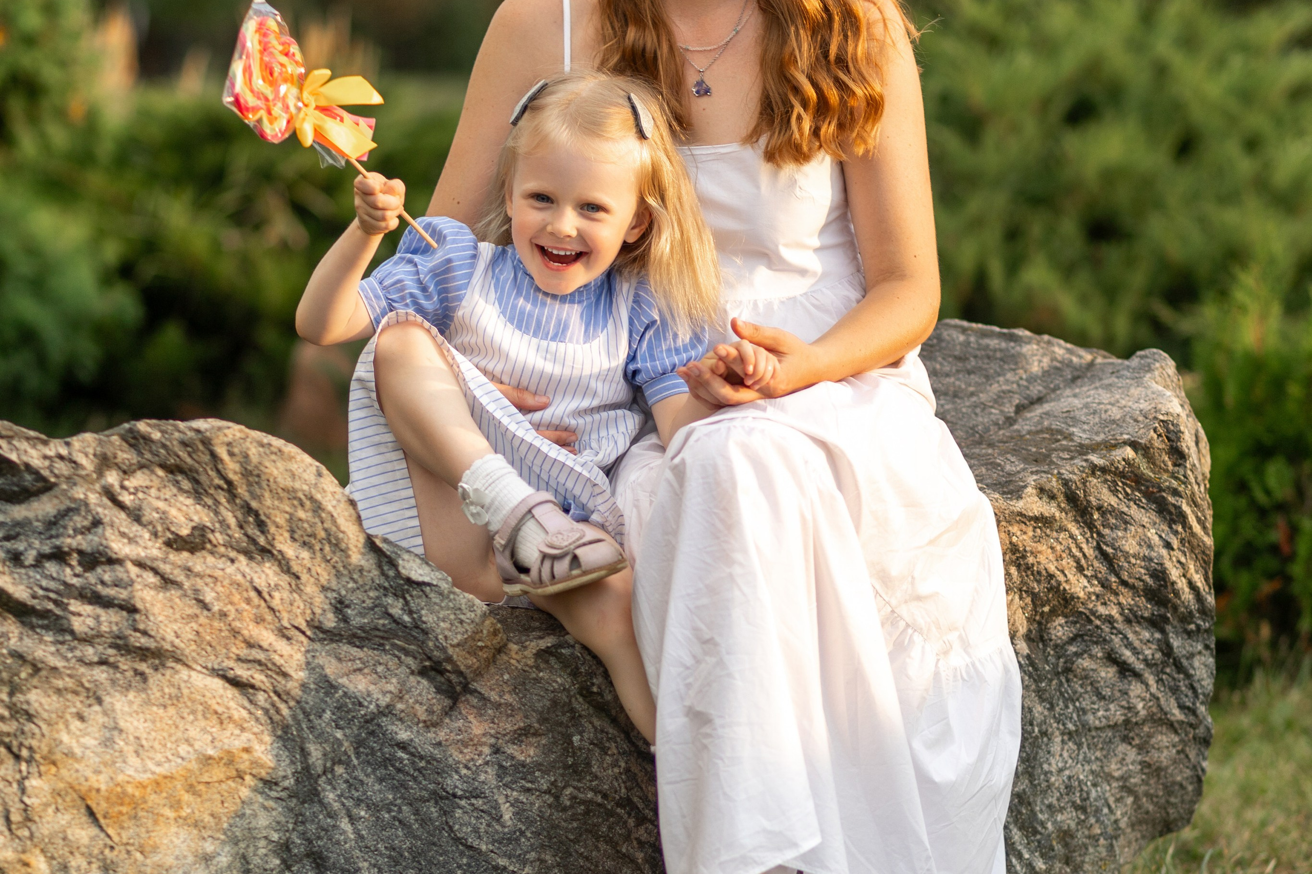 Стеша с мамой. Профессиональный интерьерный и репортажный фотограф Минск и РБ. Максим Орлов