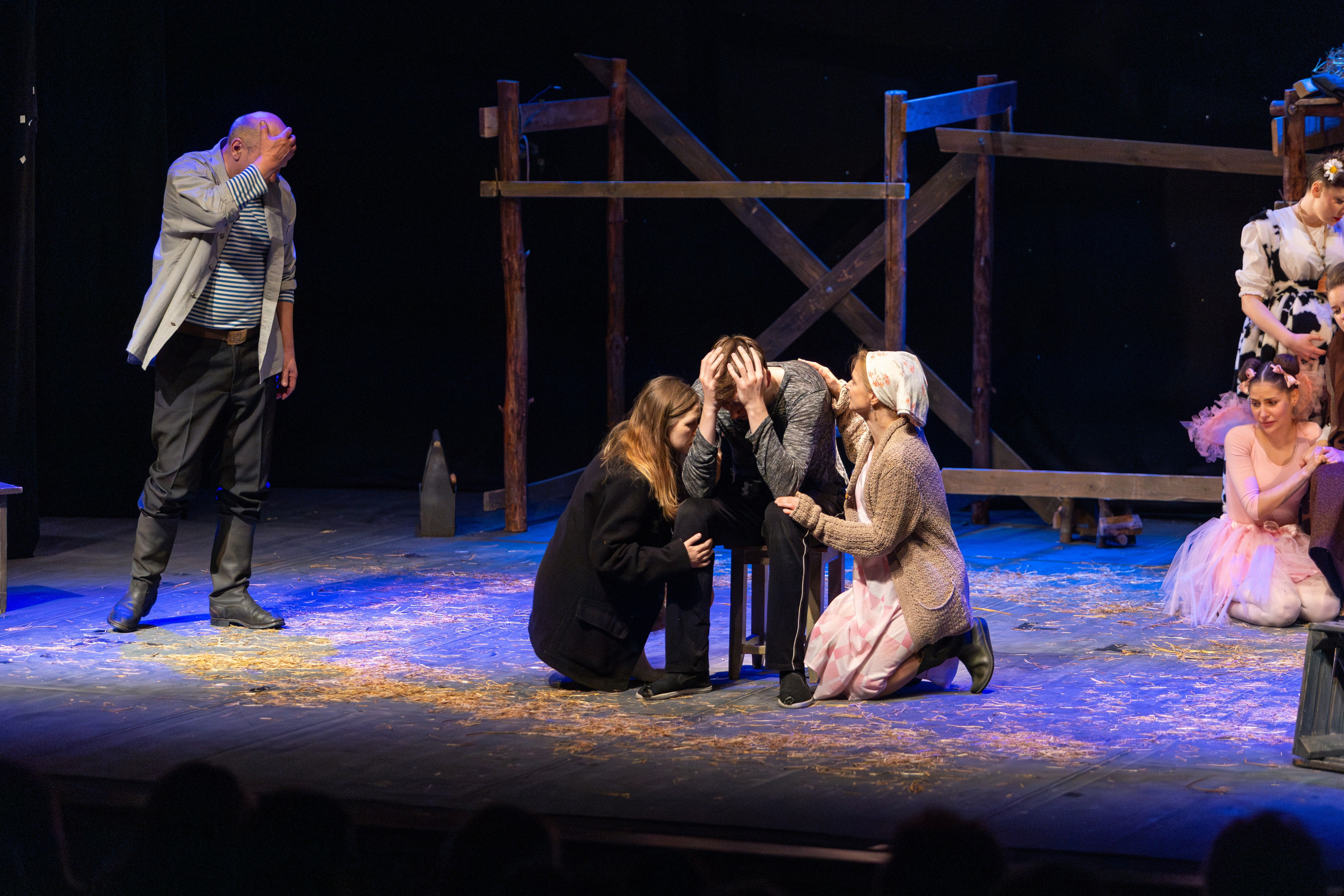 Театр белорусской армии «Очень простая история». Профессиональный интерьерный и репортажный фотограф Минск и РБ. Максим Орлов