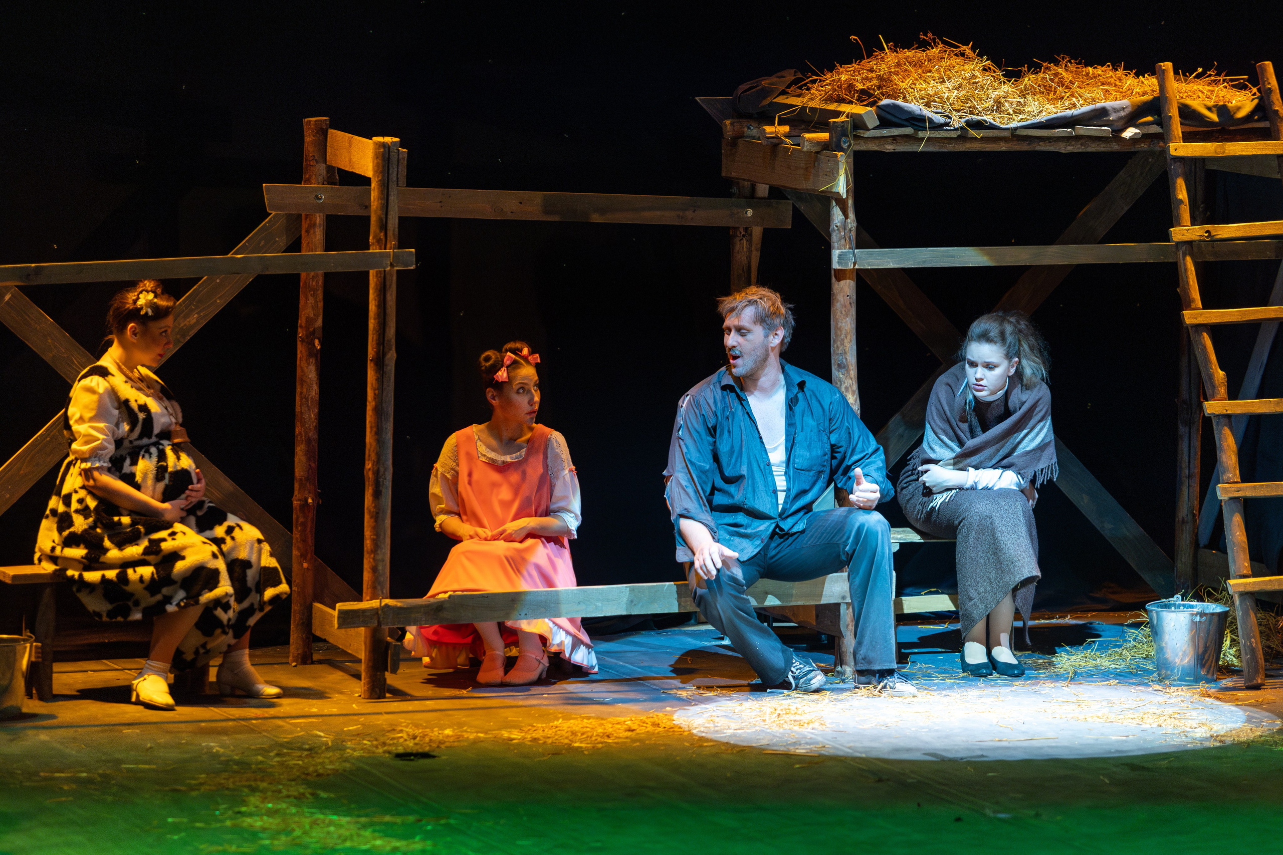 Театр белорусской армии «Очень простая история». Профессиональный интерьерный и репортажный фотограф Минск и РБ. Максим Орлов