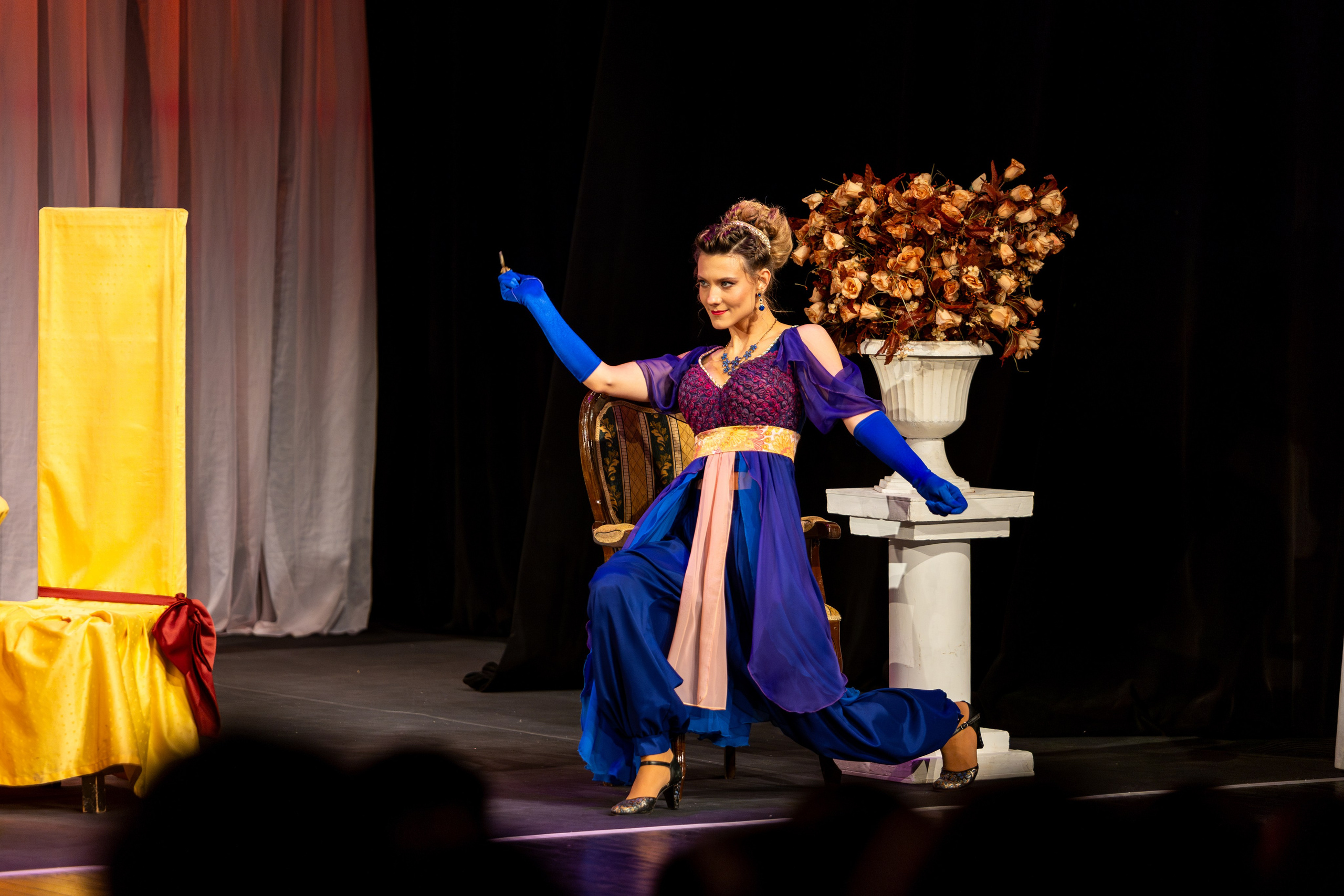 Новый театр «Как важно быть серьезным». Профессиональный интерьерный и репортажный фотограф Минск и РБ. Максим Орлов