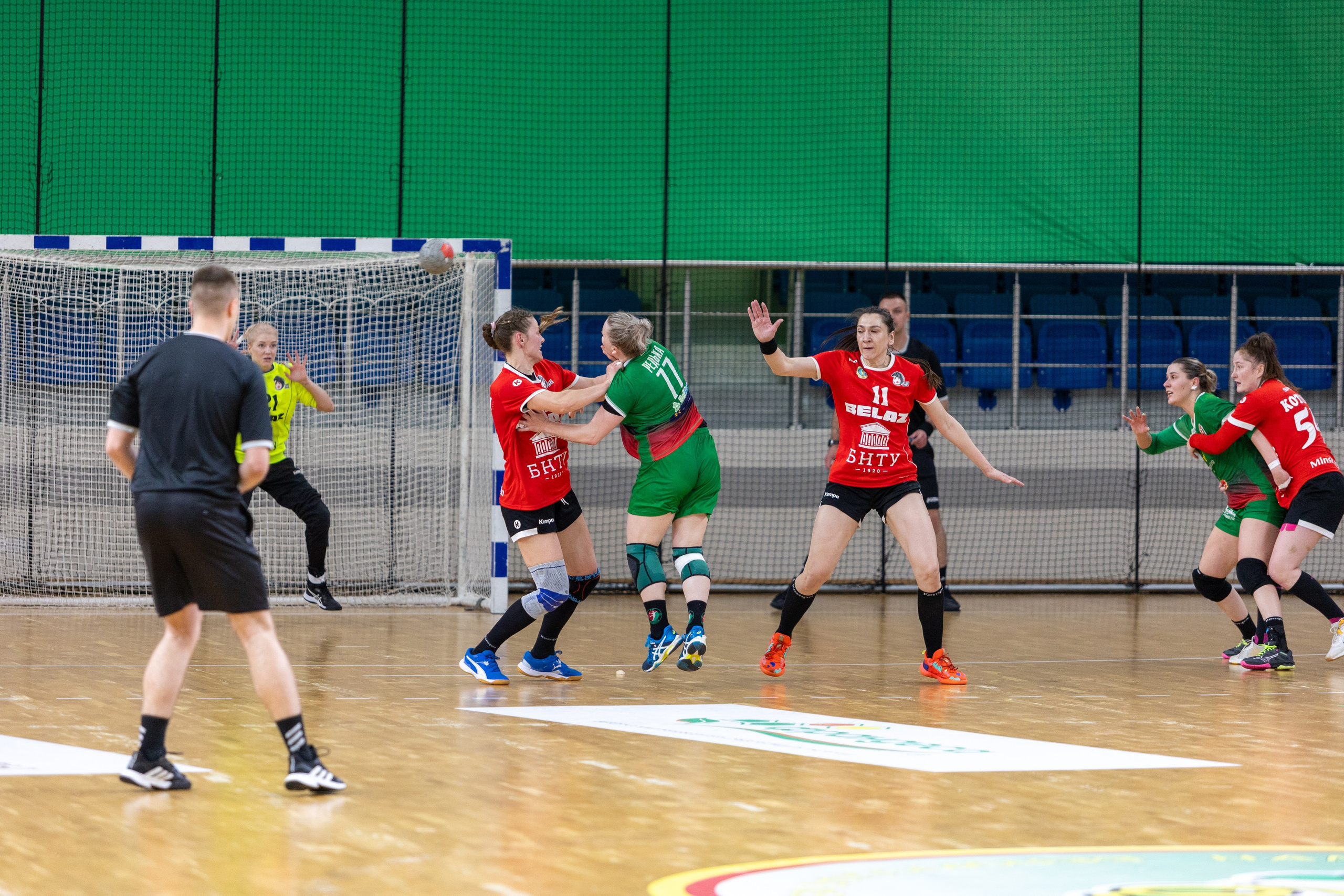 Гандбол. Финал. БНТУ — Гомель. 25.05.2024. Профессиональный интерьерный и репортажный фотограф Минск и РБ. Максим Орлов