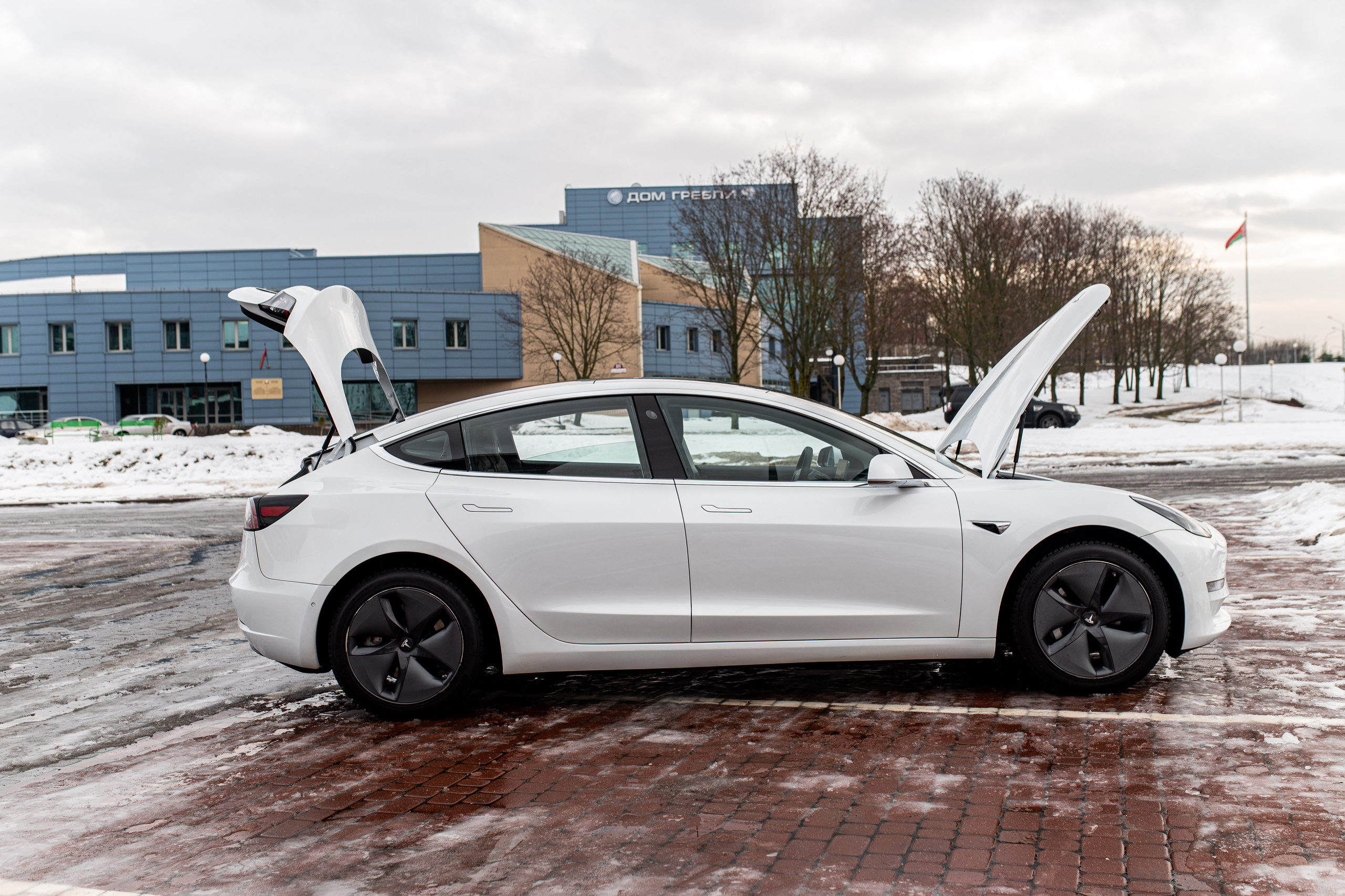 Тесла 3. Профессиональный интерьерный и репортажный фотограф Минск и РБ. Максим Орлов