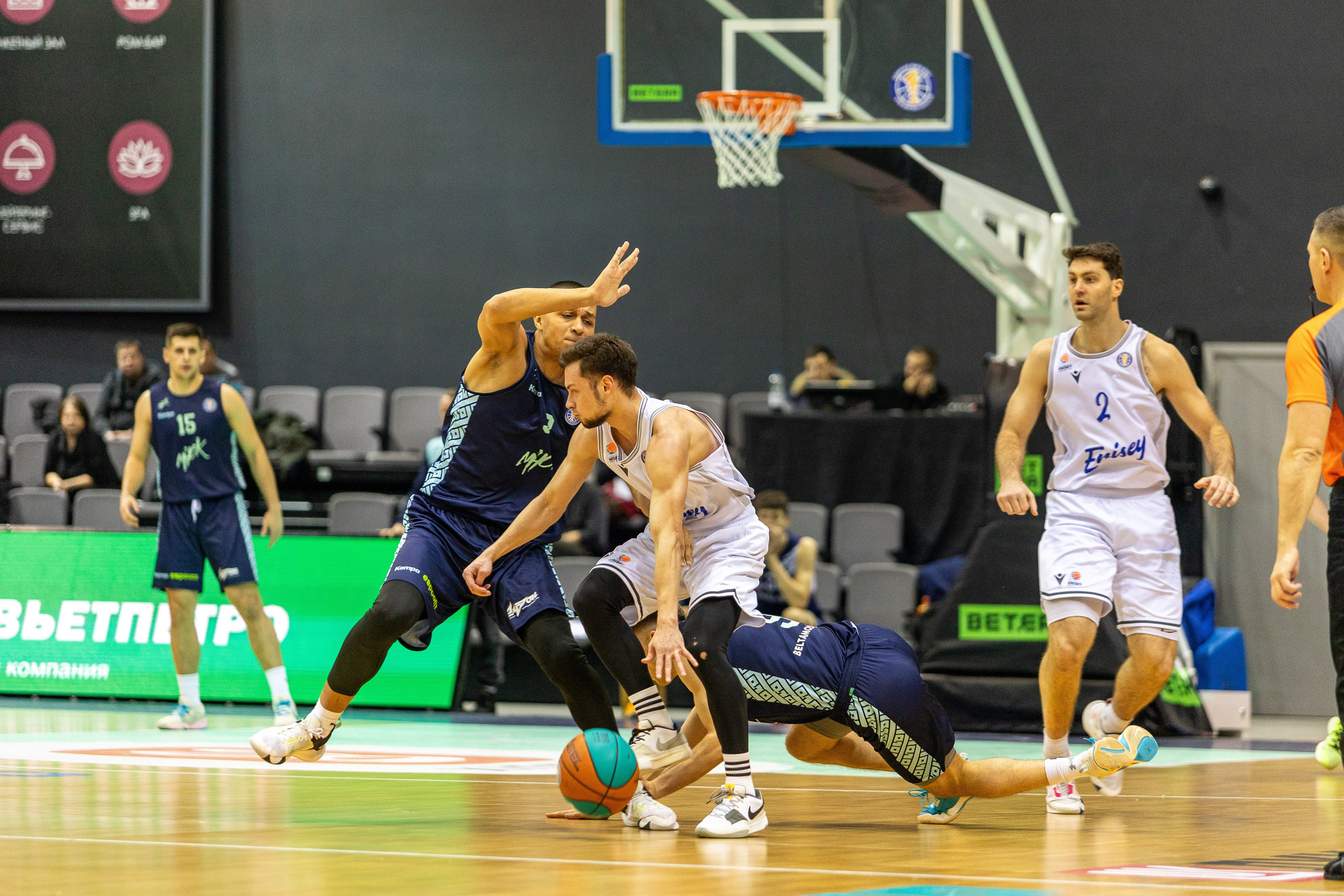 Баскетбол. Лучшие кадры. Минск — Енисей. 11.12.2023. Профессиональный интерьерный и репортажный фотограф Минск и РБ. Максим Орлов