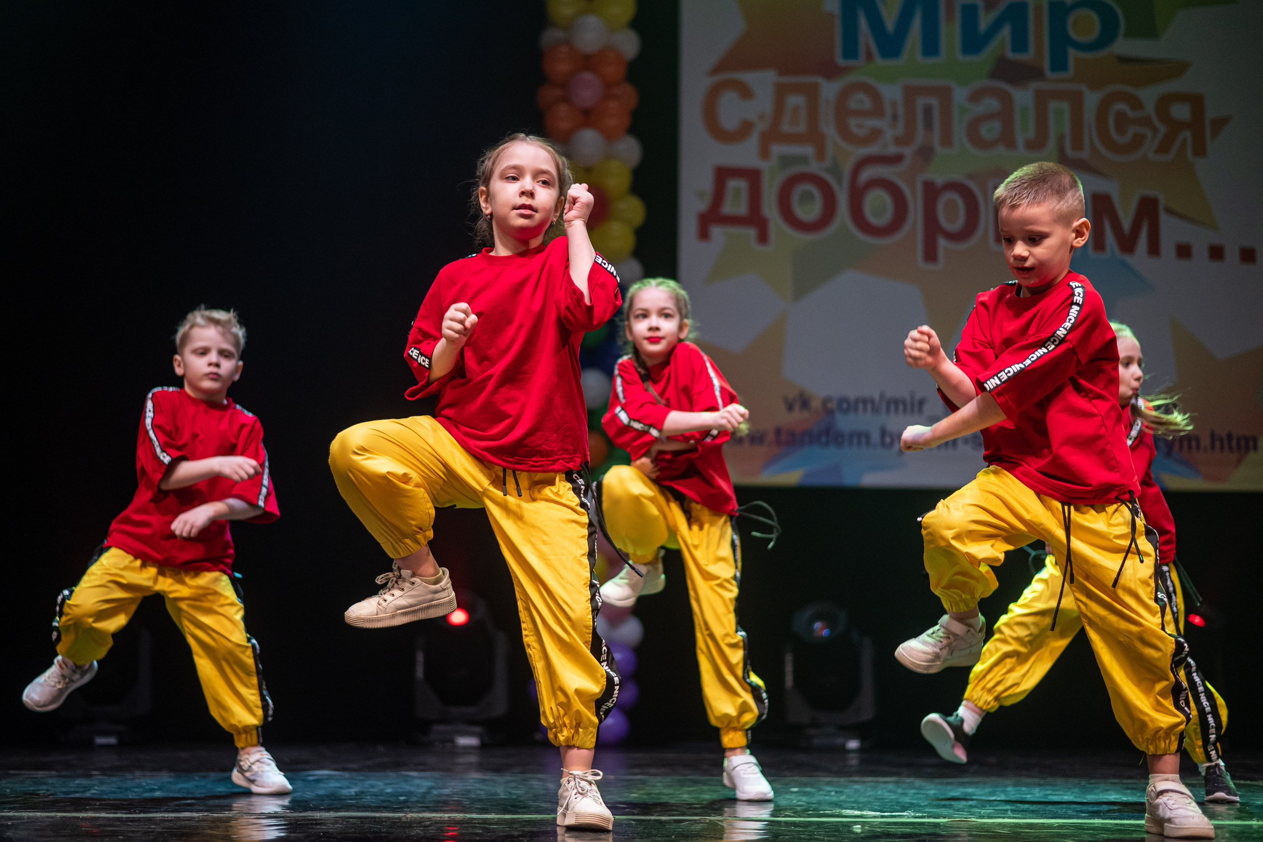 Фестиваль детских танцевальных коллективов. Профессиональный интерьерный и репортажный фотограф Минск и РБ. Максим Орлов