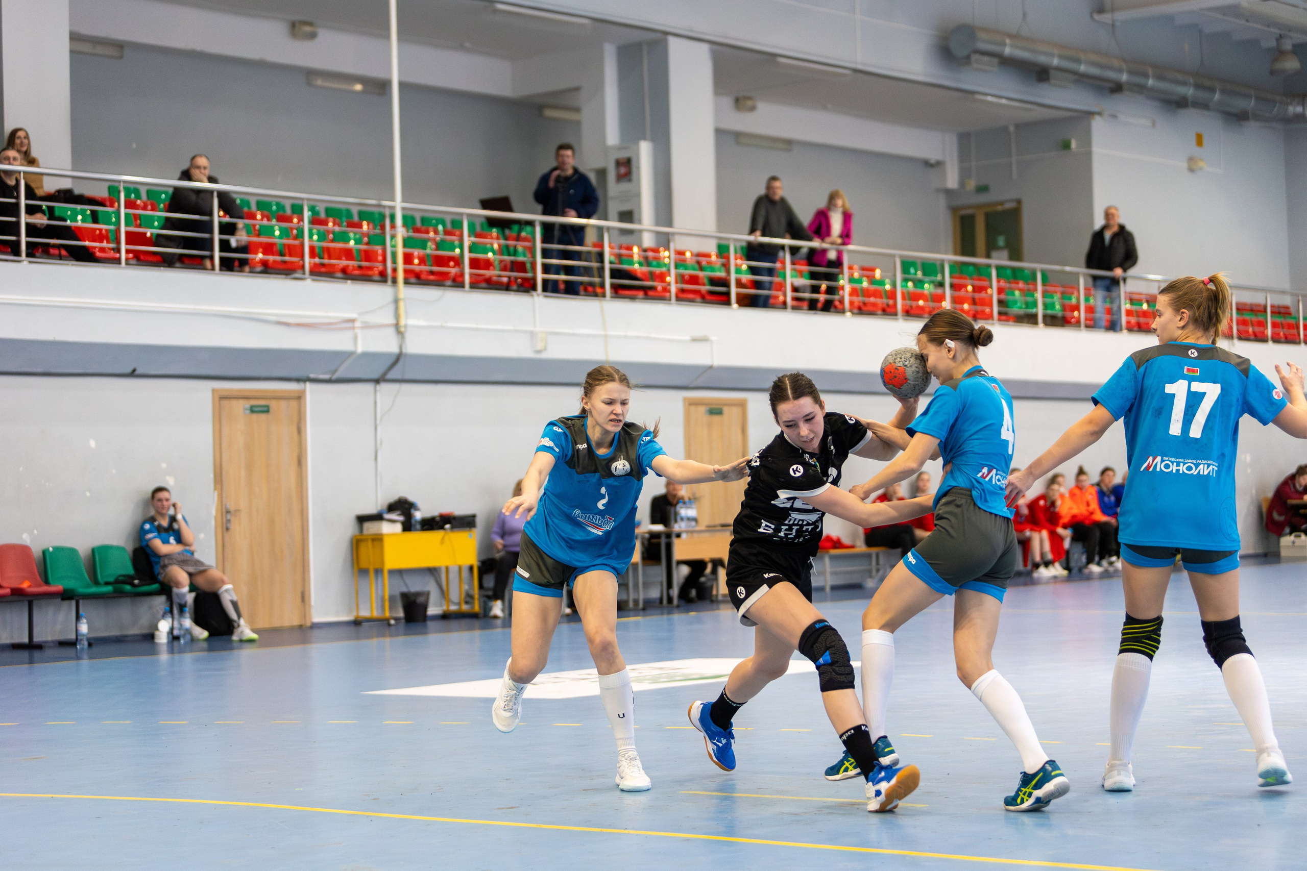 Гандбол. Лучшие кадры. БНТУ — Витебчанка. Профессиональный интерьерный и репортажный фотограф Минск и РБ. Максим Орлов