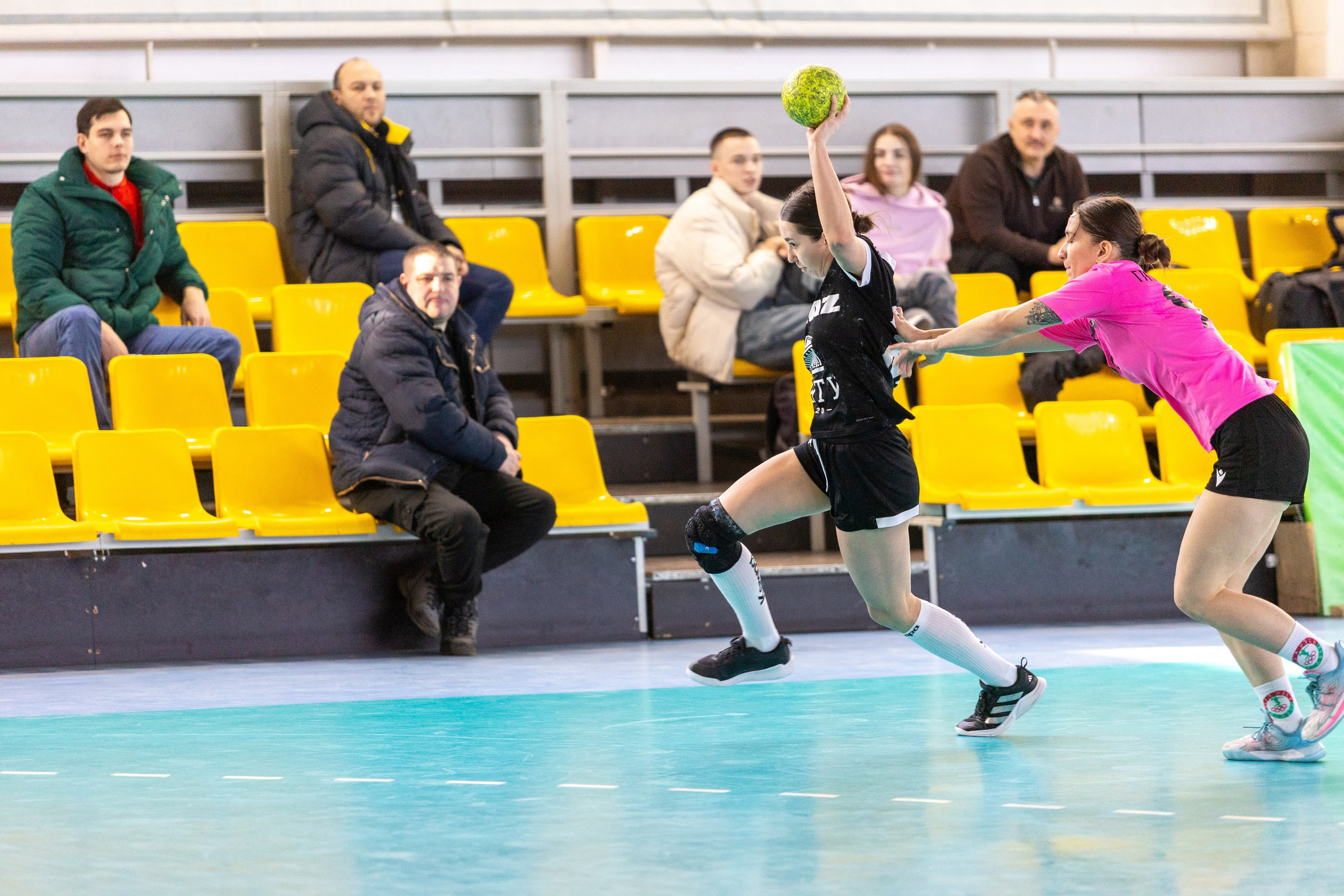 Женский гандбол. Лучшие кадры. БНТУ — Звезда. 08.02.2025. Профессиональный интерьерный и репортажный фотограф Минск и РБ. Максим Орлов