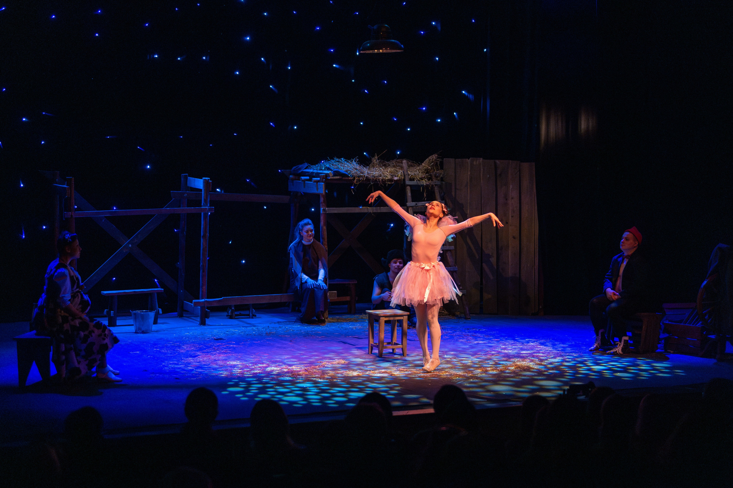 Театр белорусской армии «Очень простая история». Профессиональный интерьерный и репортажный фотограф Минск и РБ. Максим Орлов