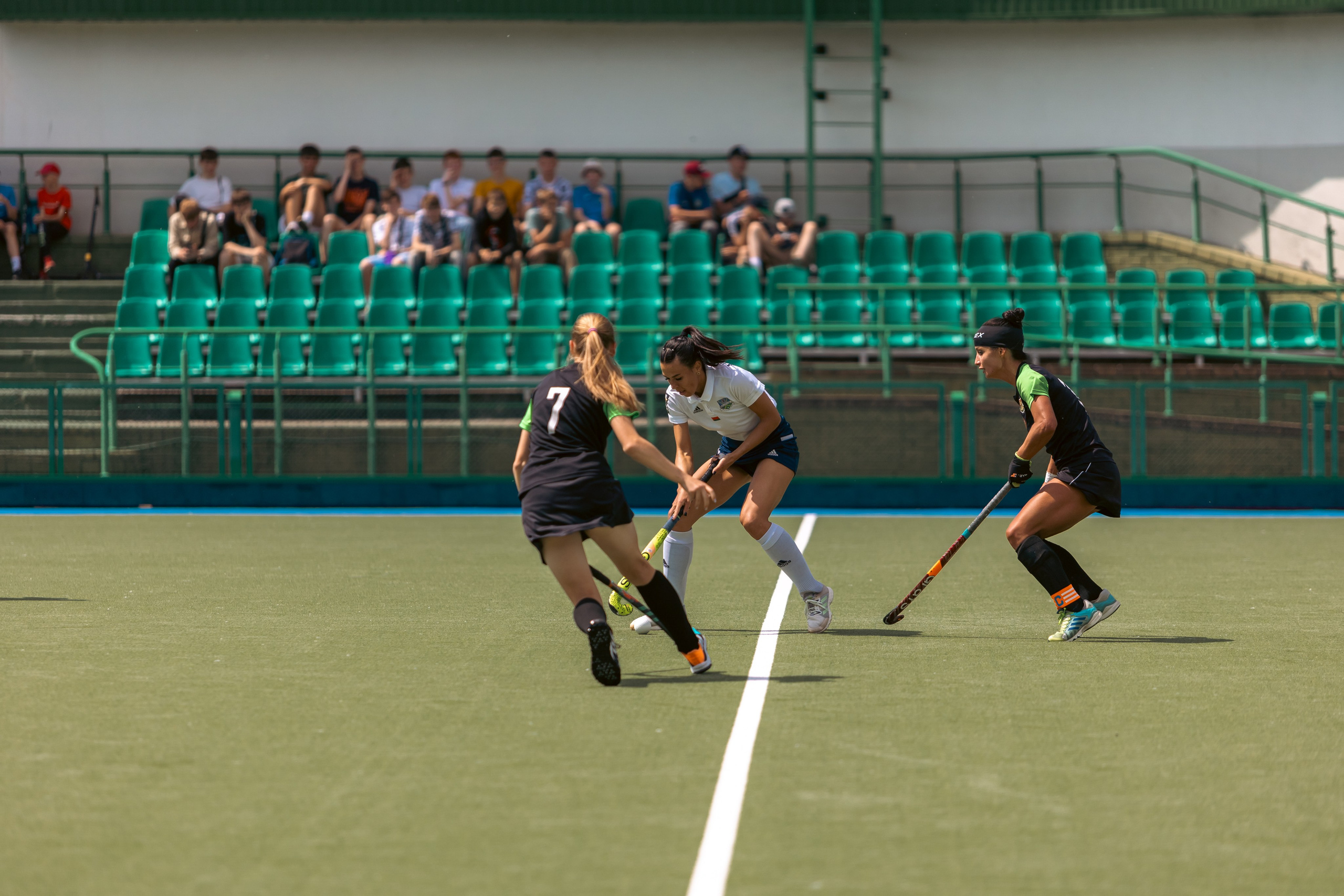 Хоккей на траве. Девушки. Минск — Текстильщик 29.052024. Профессиональный интерьерный и репортажный фотограф Минск и РБ. Максим Орлов