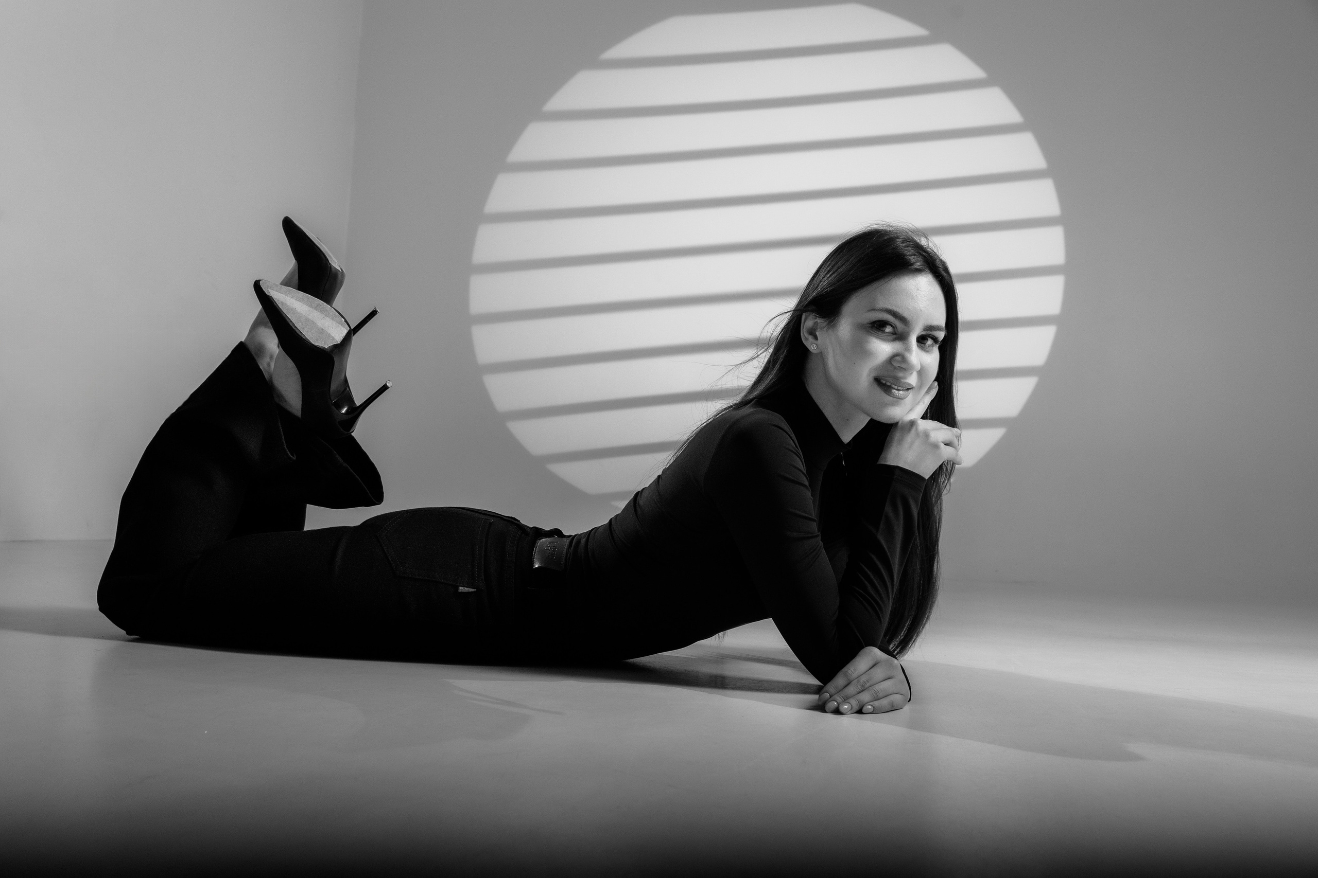 Настя (студийная на циклораме). Профессиональный интерьерный и репортажный фотограф Минск и РБ. Максим Орлов