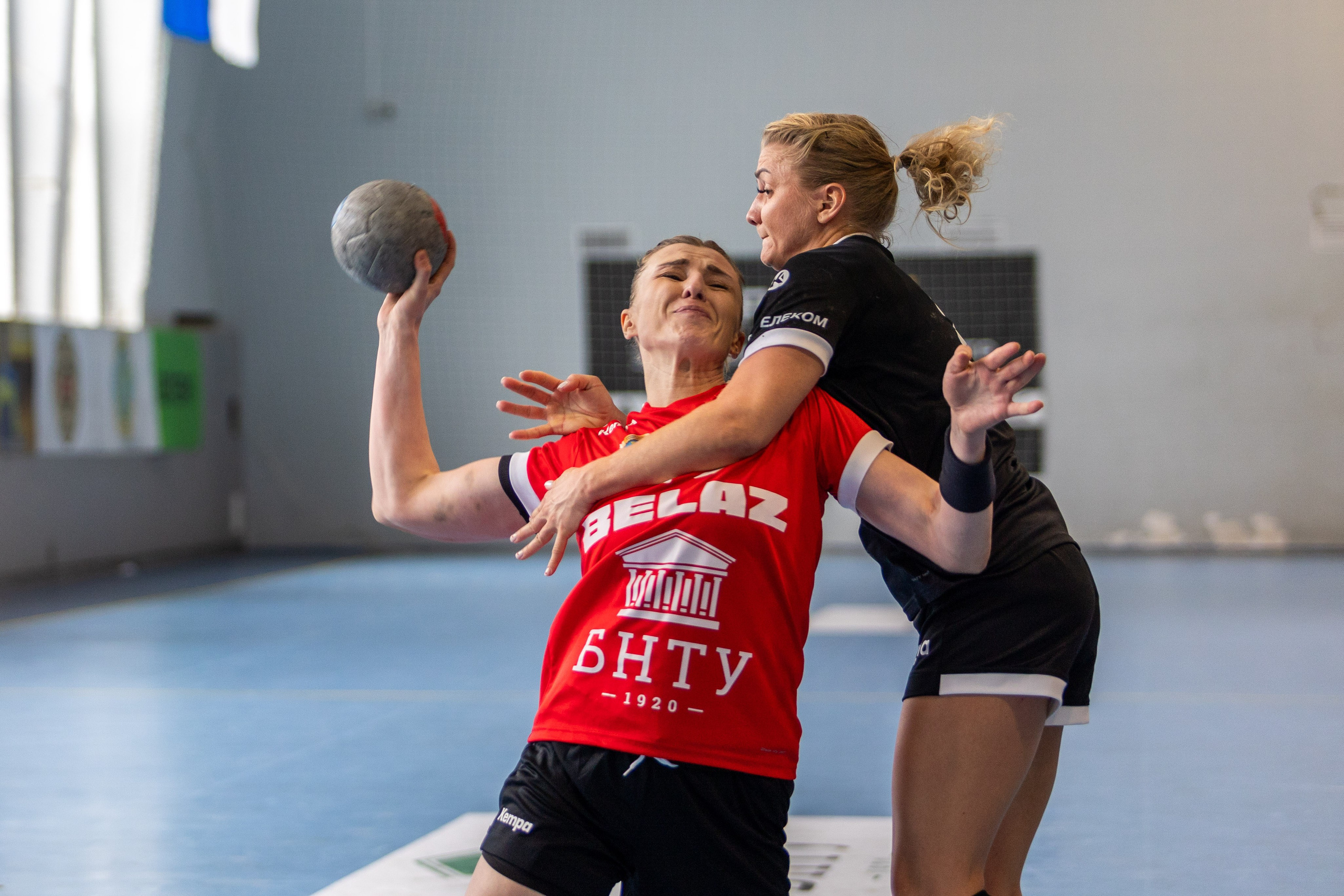 Гандбол. БНТУ — Березина. Профессиональный интерьерный и репортажный фотограф Минск и РБ. Максим Орлов