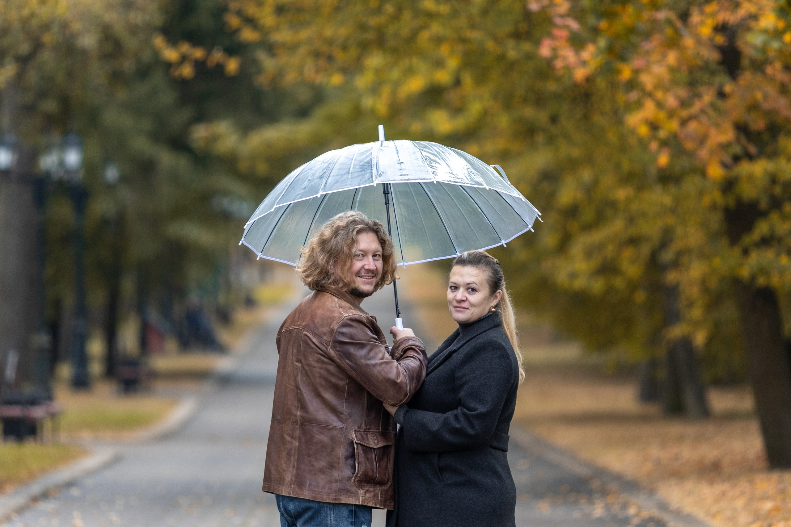 Олег и Марина. В ожидании. Фотосъемка в парке. Профессиональный интерьерный и репортажный фотограф Минск и РБ. Максим Орлов