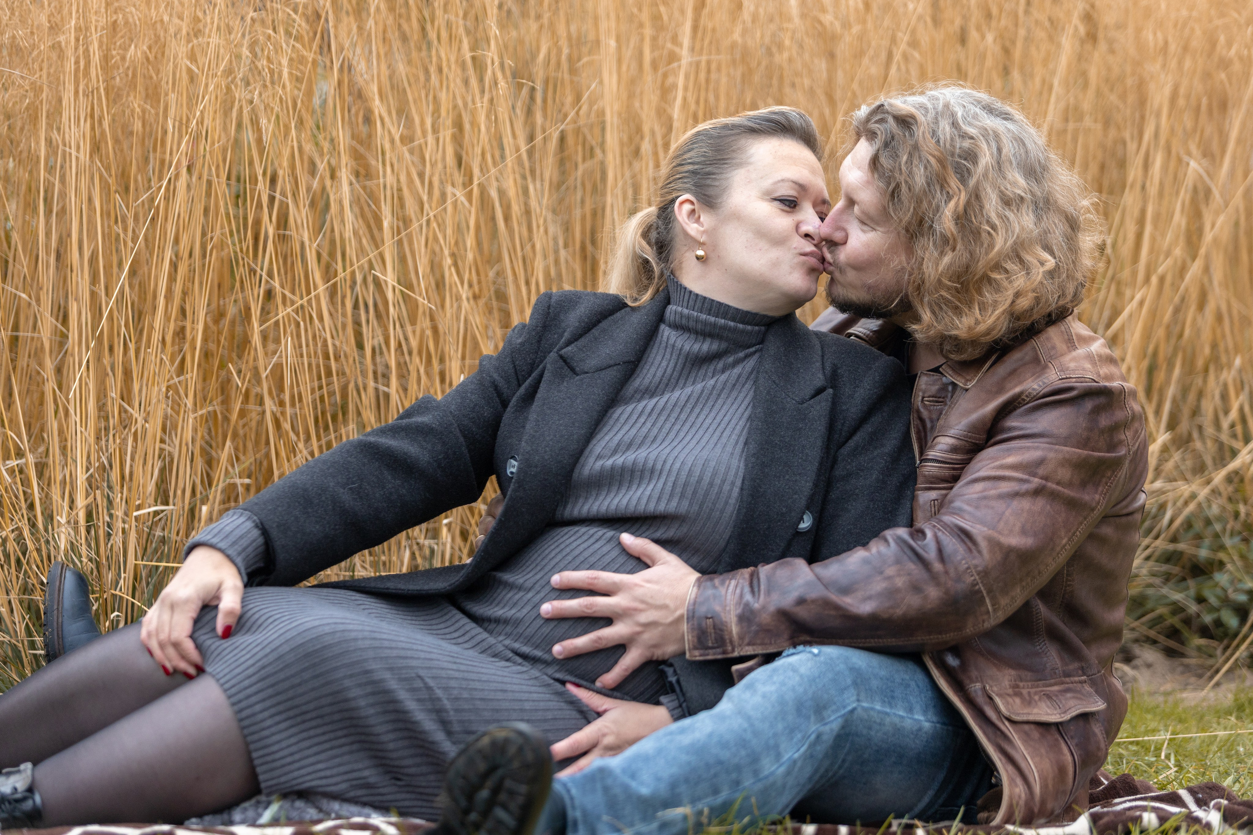 Олег и Марина. В ожидании. Фотосъемка в парке. Профессиональный интерьерный и репортажный фотограф Минск и РБ. Максим Орлов