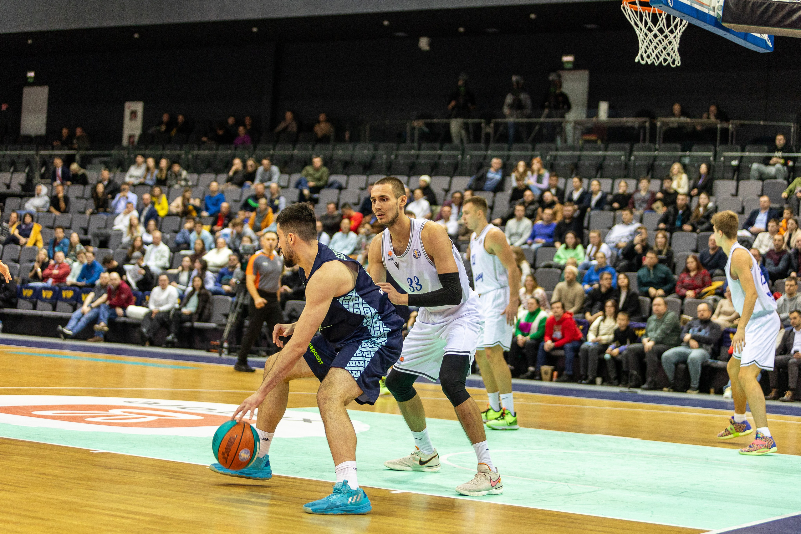 Баскетбол. Лучшие кадры. Минск — Енисей. 11.12.2023. Профессиональный интерьерный и репортажный фотограф Минск и РБ. Максим Орлов