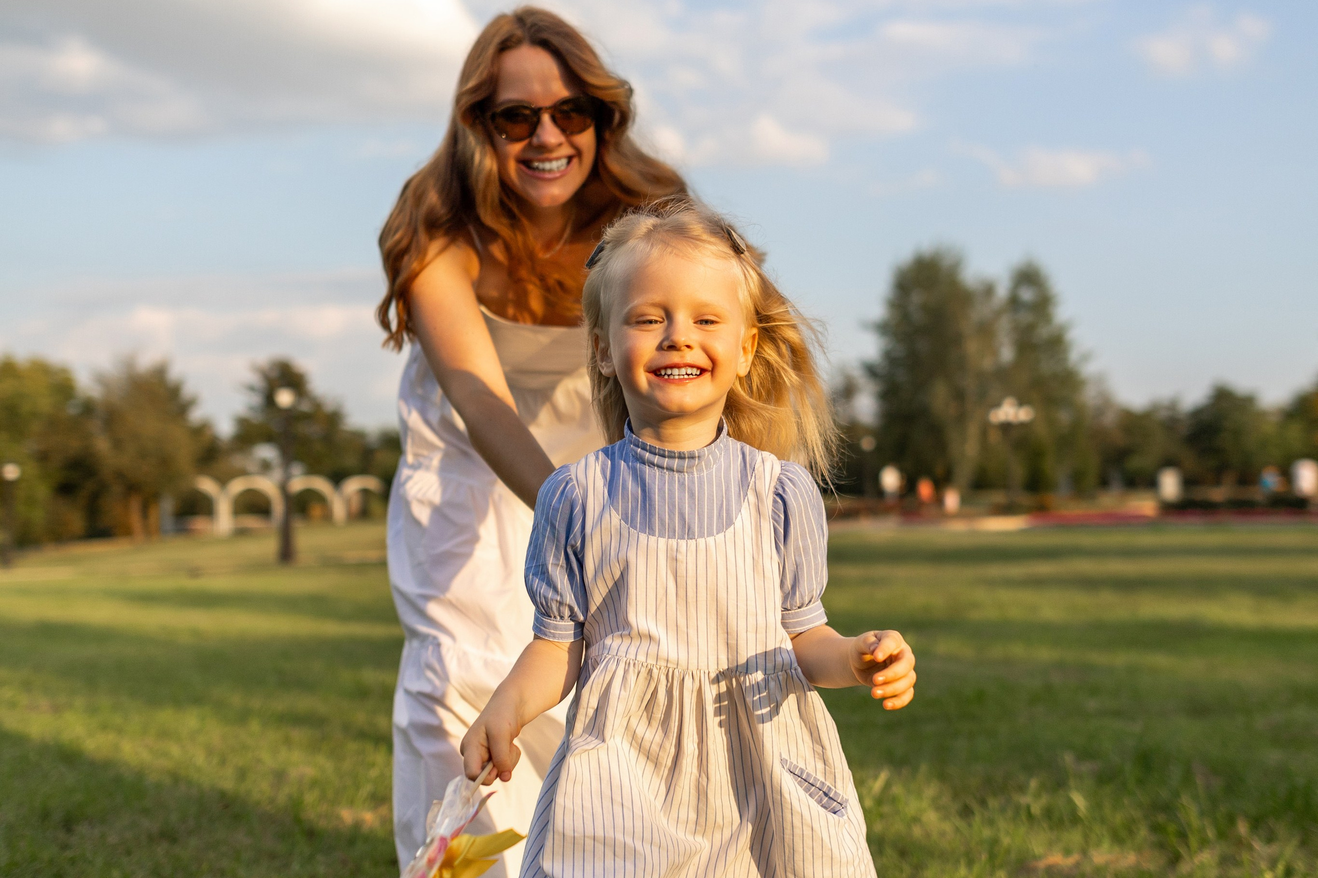 Стеша с мамой. Профессиональный интерьерный и репортажный фотограф Минск и РБ. Максим Орлов