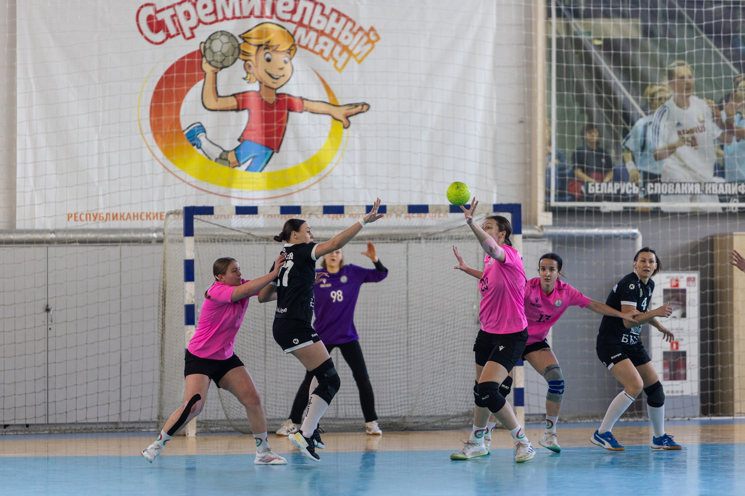 Женский гандбол. Лучшие кадры. БНТУ — Звезда. 08.02.2025. Профессиональный интерьерный и репортажный фотограф Минск и РБ. Максим Орлов