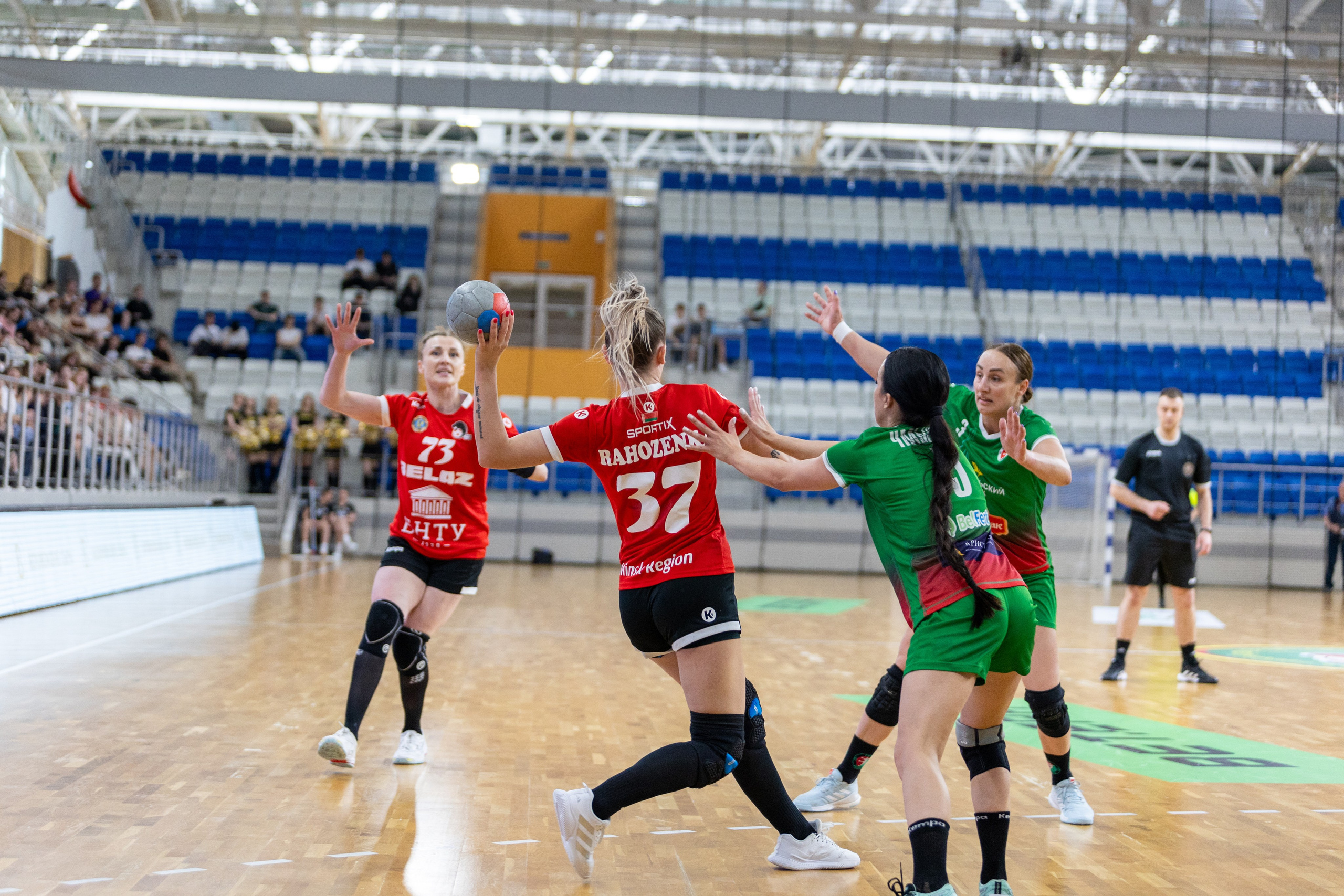 Гандбол. Финал. БНТУ — Гомель. 25.05.2024. Профессиональный интерьерный и репортажный фотограф Минск и РБ. Максим Орлов