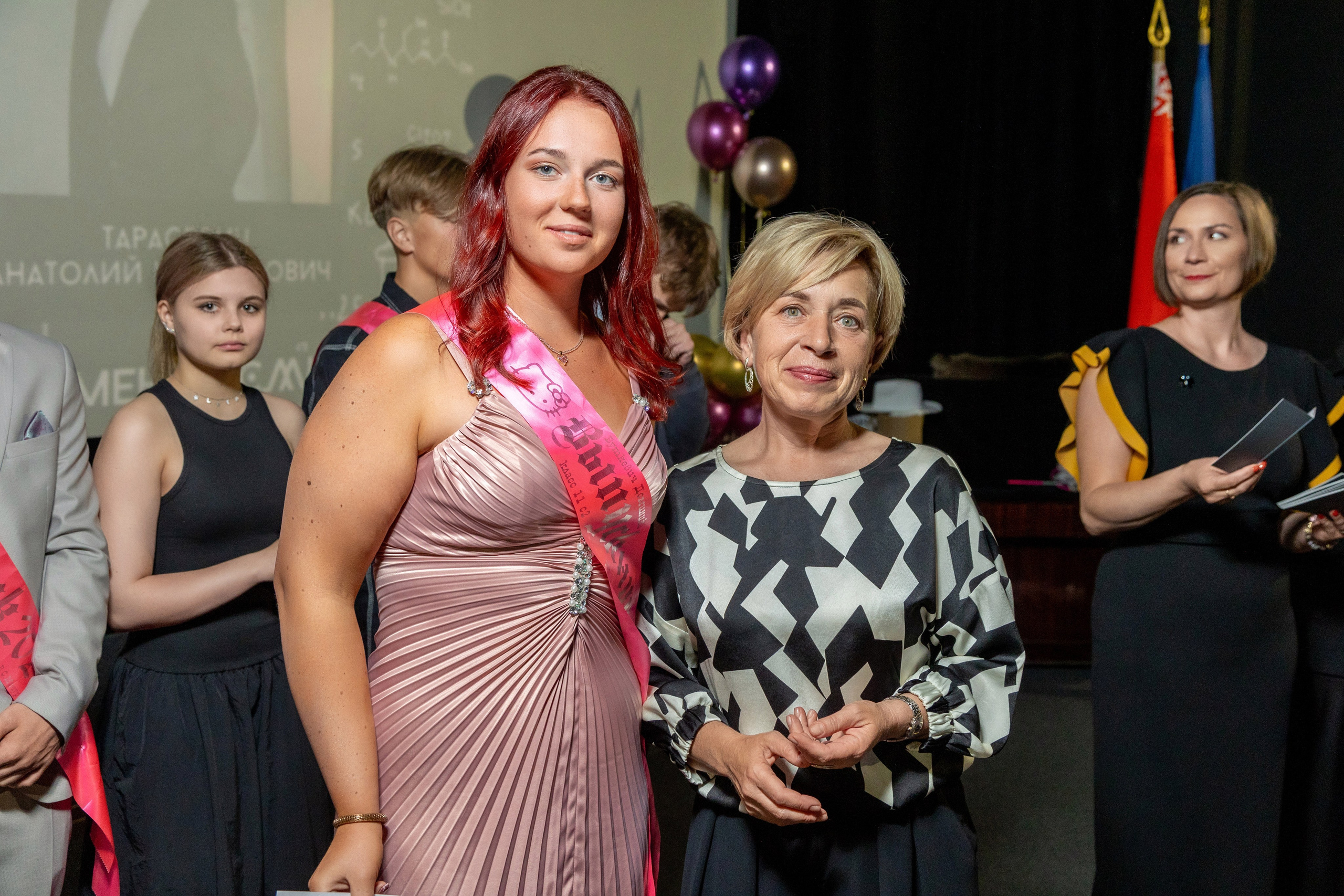 Вручение дипломов. 47 школа. Профессиональный интерьерный и репортажный фотограф Минск и РБ. Максим Орлов