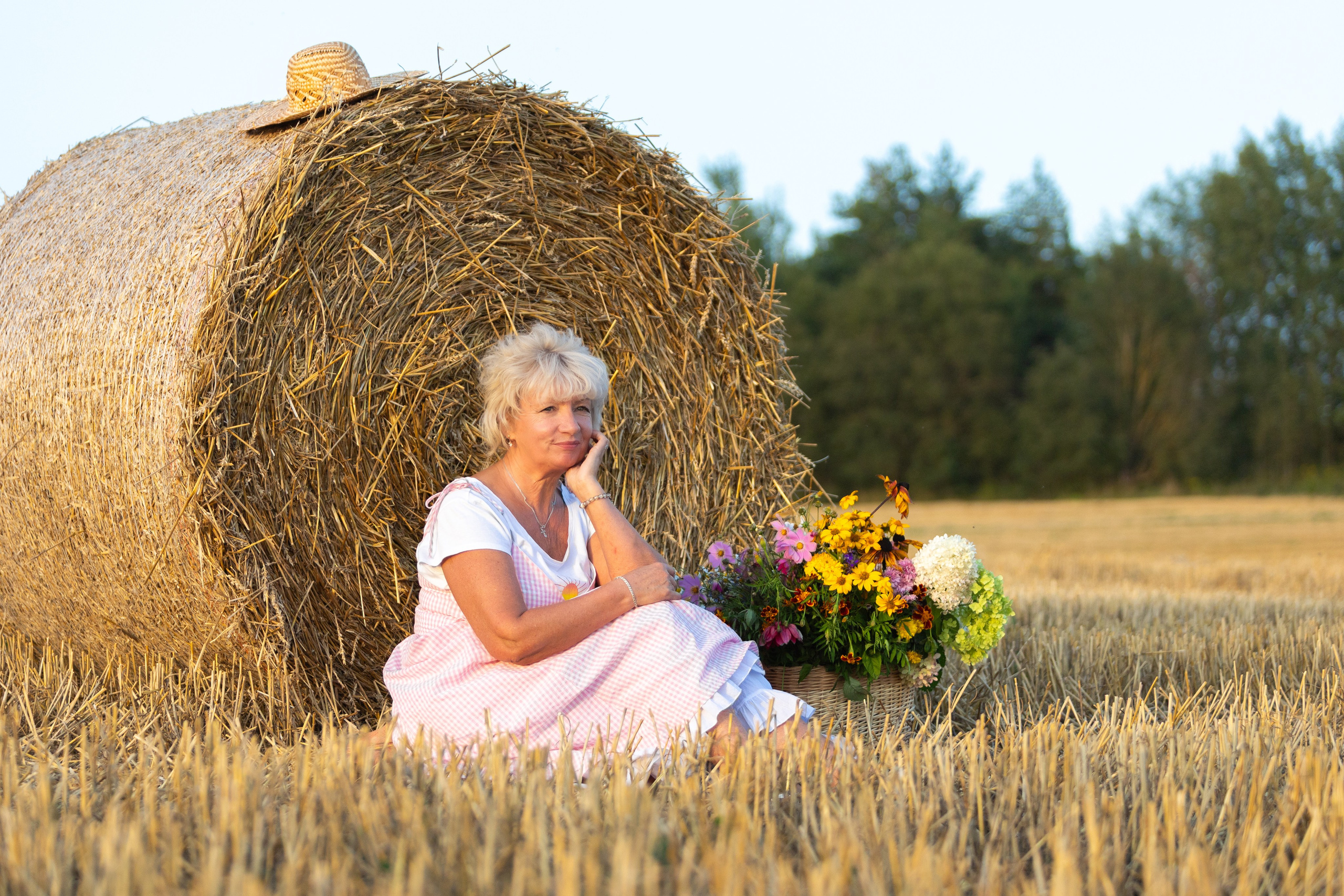 Фотосъемка в поле с Анной Николаевной. Профессиональный интерьерный и репортажный фотограф Минск и РБ. Максим Орлов
