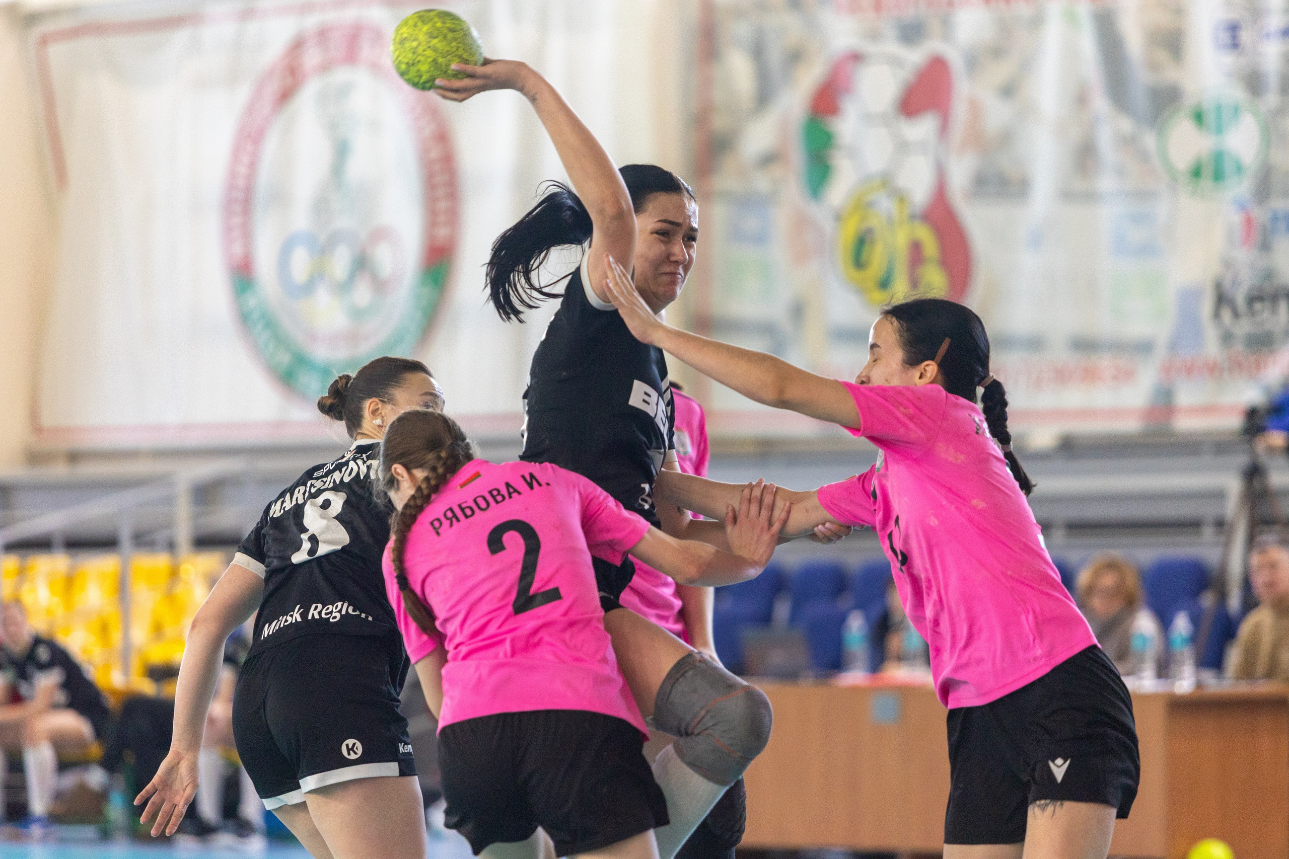Женский гандбол. Лучшие кадры. БНТУ — Звезда. 08.02.2025. Профессиональный интерьерный и репортажный фотограф Минск и РБ. Максим Орлов