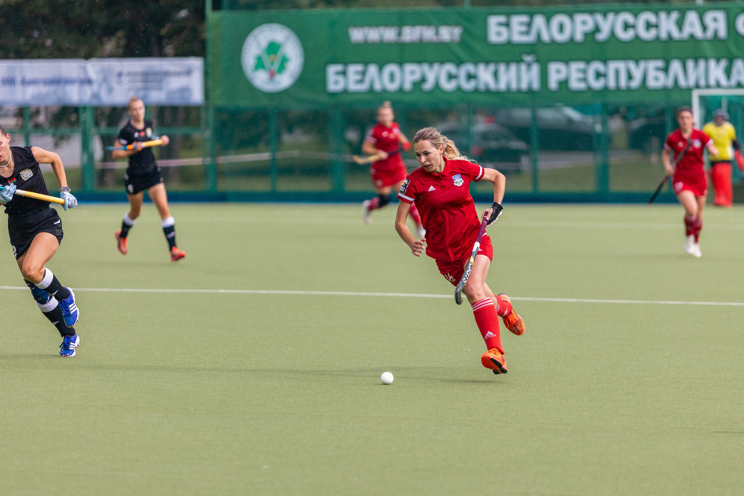 Хоккей на траве. Девушки. ХК Минск — ХК Виктория (Смолевичи) 10.06.2024. Профессиональный интерьерный и репортажный фотограф Минск и РБ. Максим Орлов