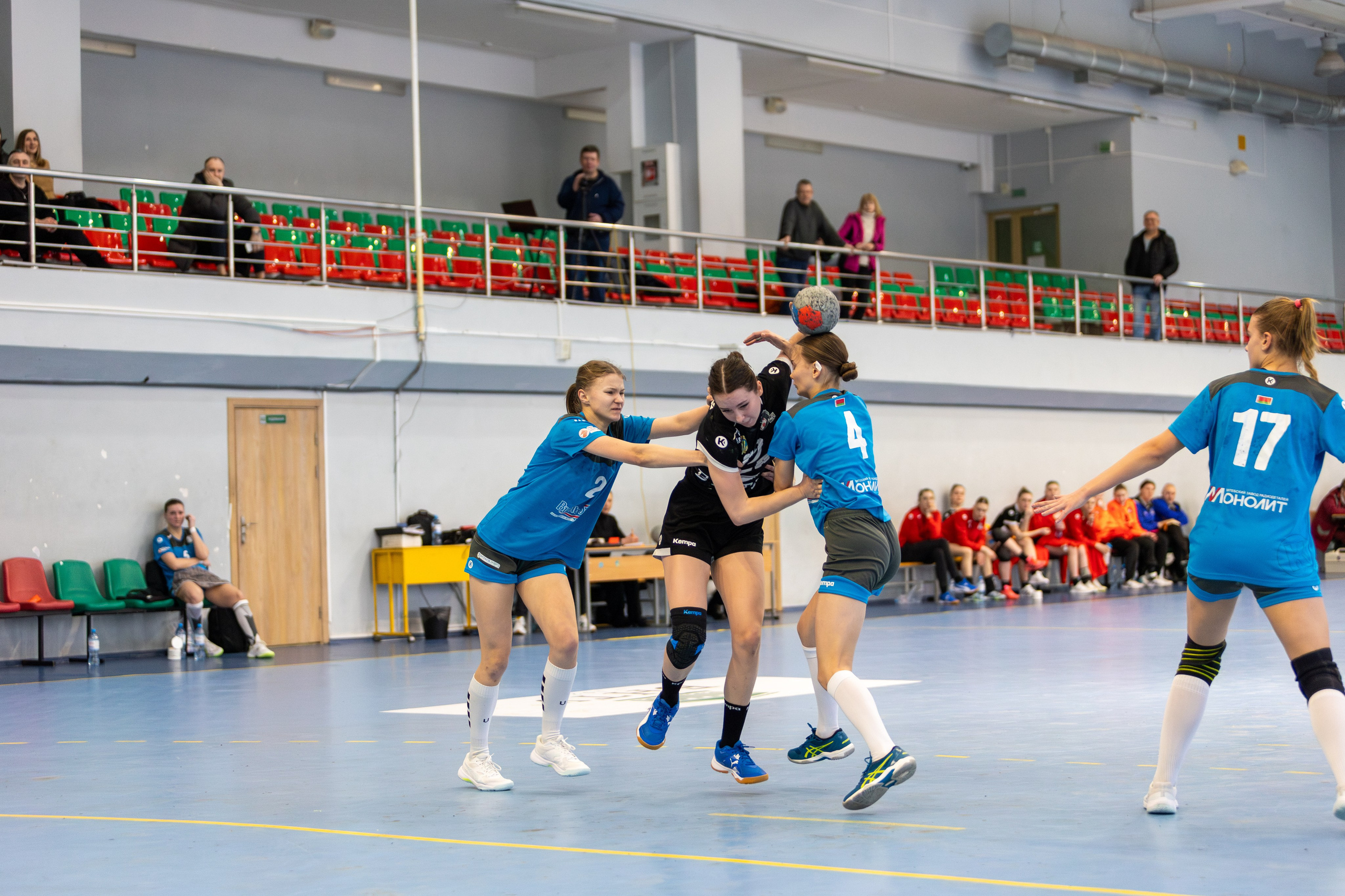 Гандбол. Лучшие кадры. БНТУ — Витебчанка. Профессиональный интерьерный и репортажный фотограф Минск и РБ. Максим Орлов
