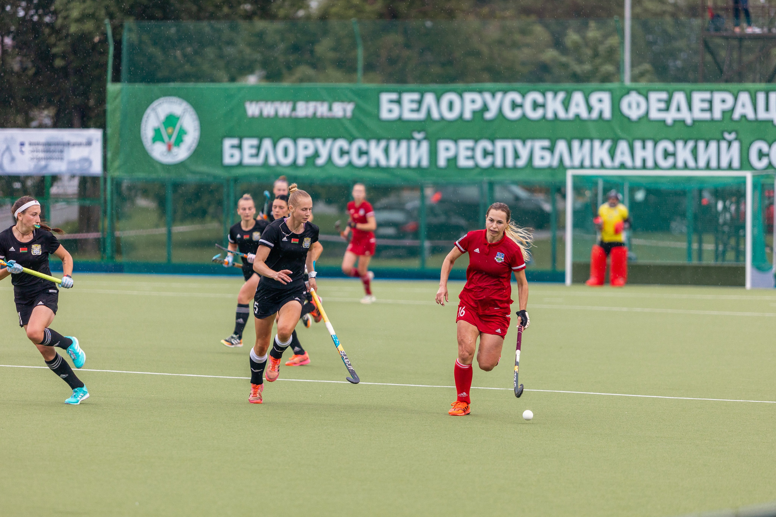 Хоккей на траве. Девушки. ХК Минск — ХК Виктория (Смолевичи) 10.06.2024. Профессиональный интерьерный и репортажный фотограф Минск и РБ. Максим Орлов