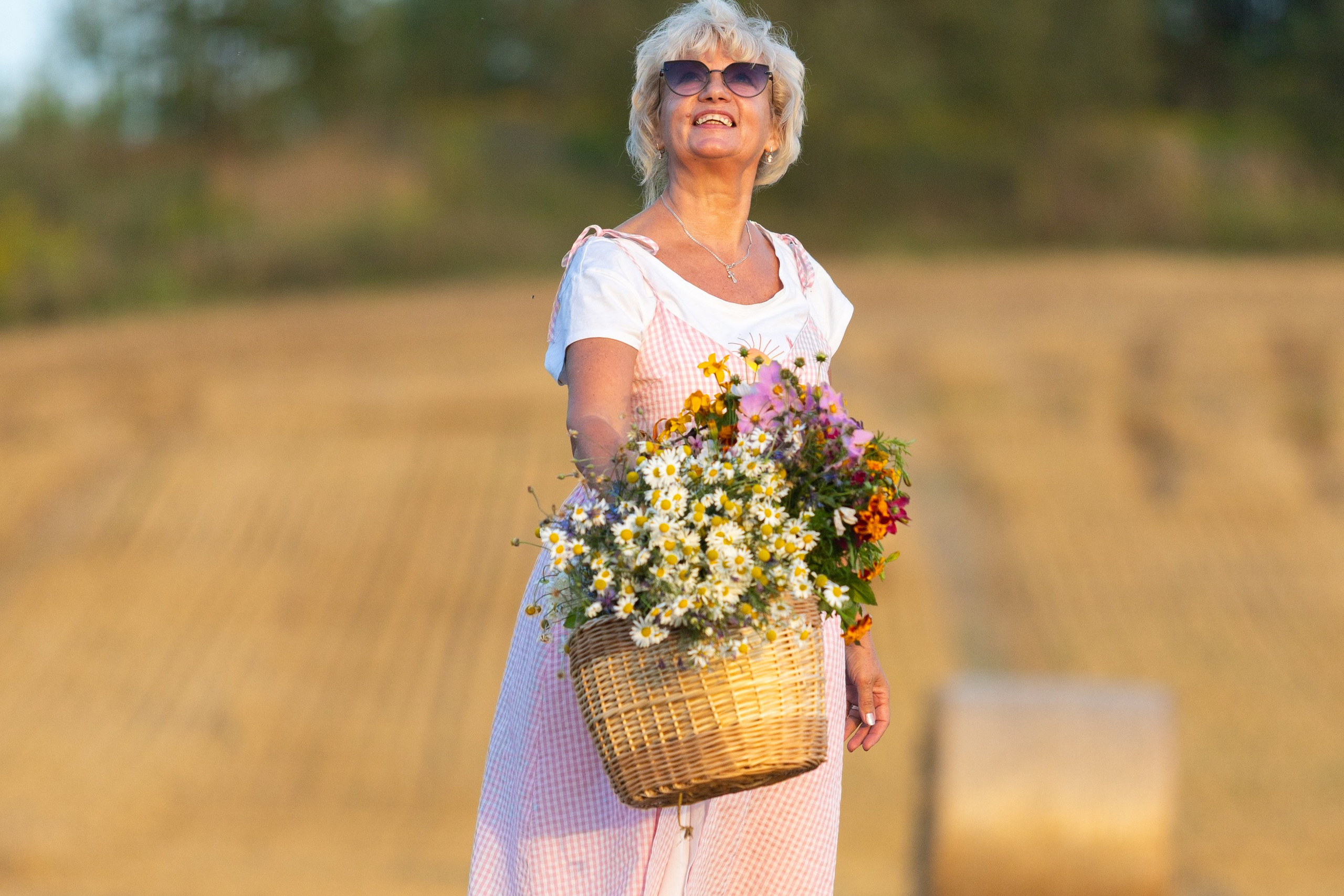 Фотосъемка в поле с Анной Николаевной. Профессиональный интерьерный и репортажный фотограф Минск и РБ. Максим Орлов