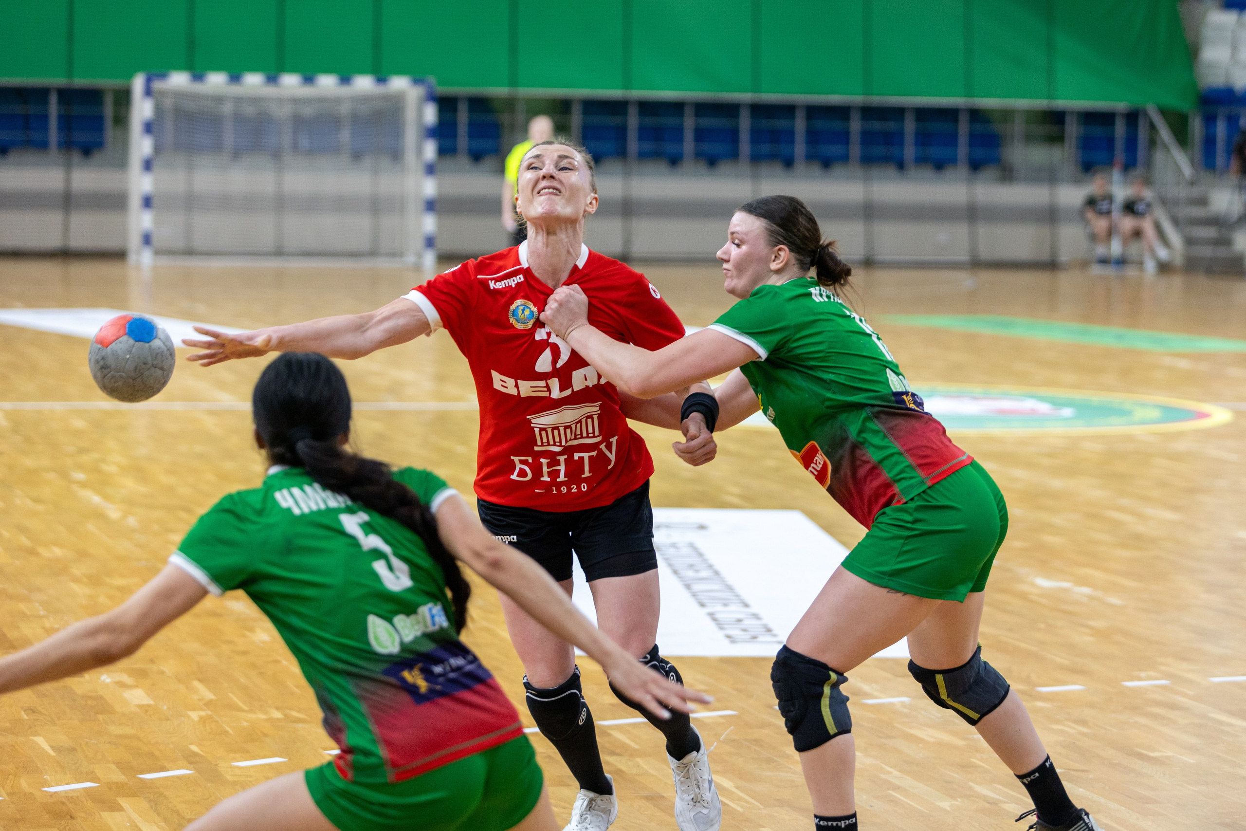 Гандбол. Финал. БНТУ — Гомель. 25.05.2024. Профессиональный интерьерный и репортажный фотограф Минск и РБ. Максим Орлов