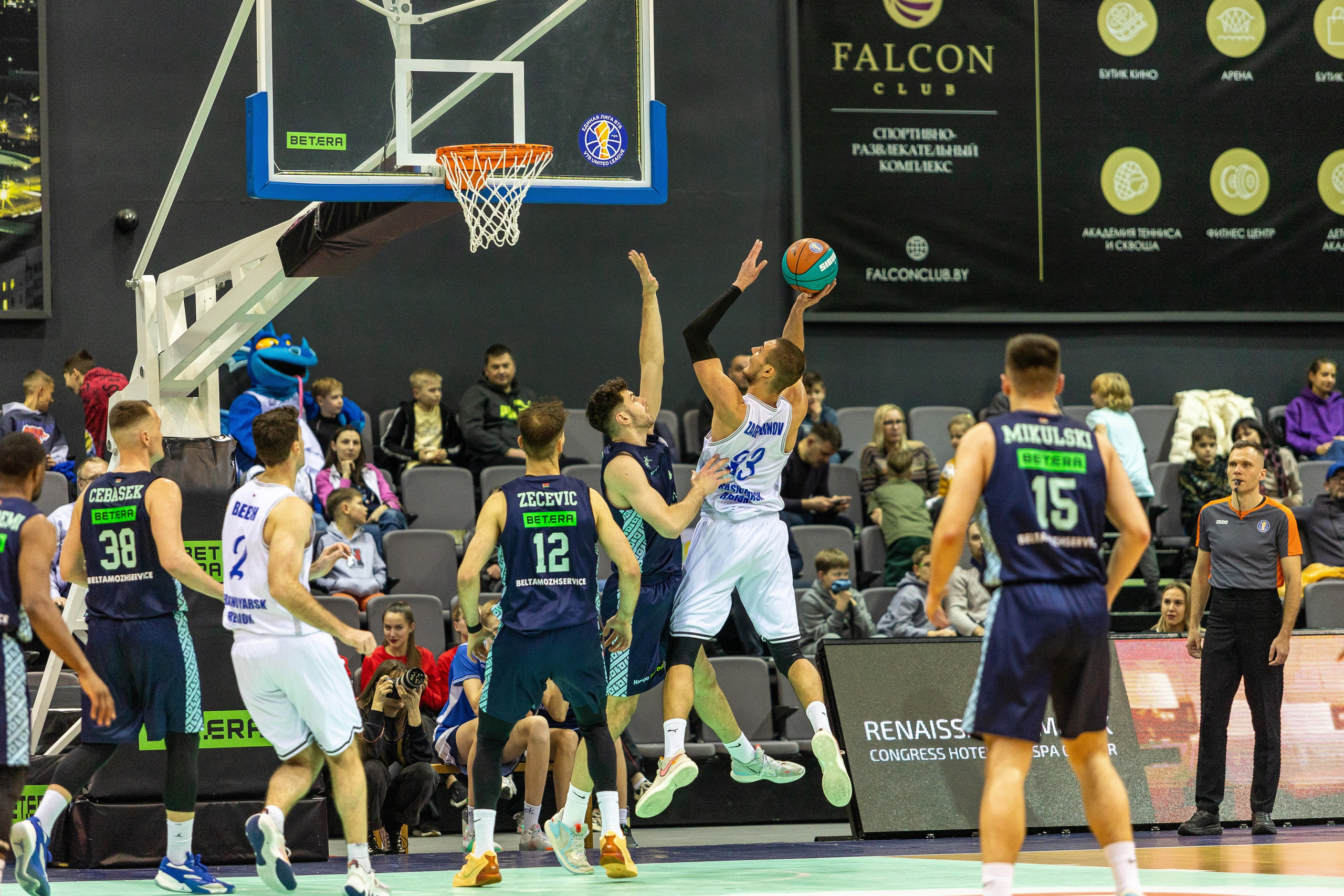 Баскетбол. Лучшие кадры. Минск — Енисей. 11.12.2023. Профессиональный интерьерный и репортажный фотограф Минск и РБ. Максим Орлов