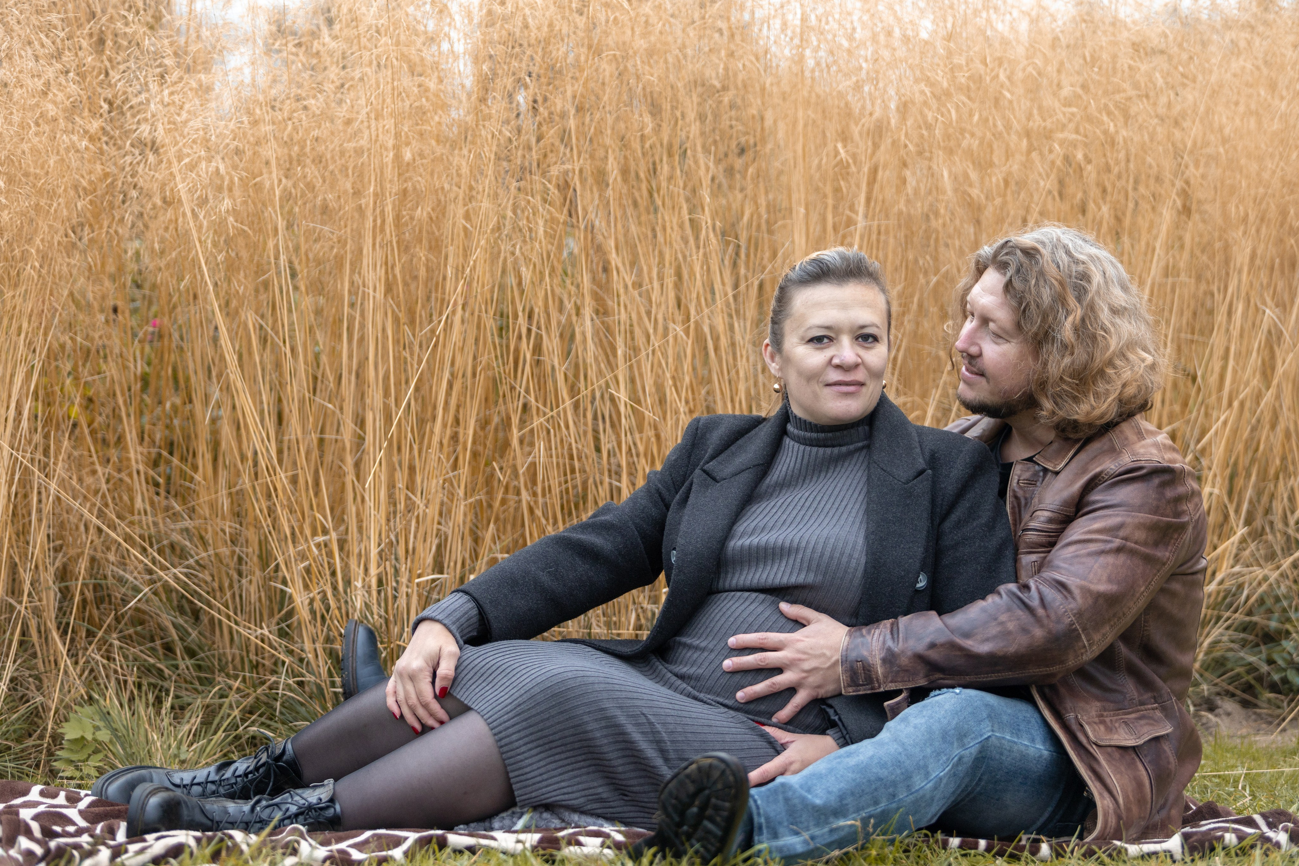 Олег и Марина. В ожидании. Фотосъемка в парке. Профессиональный интерьерный и репортажный фотограф Минск и РБ. Максим Орлов