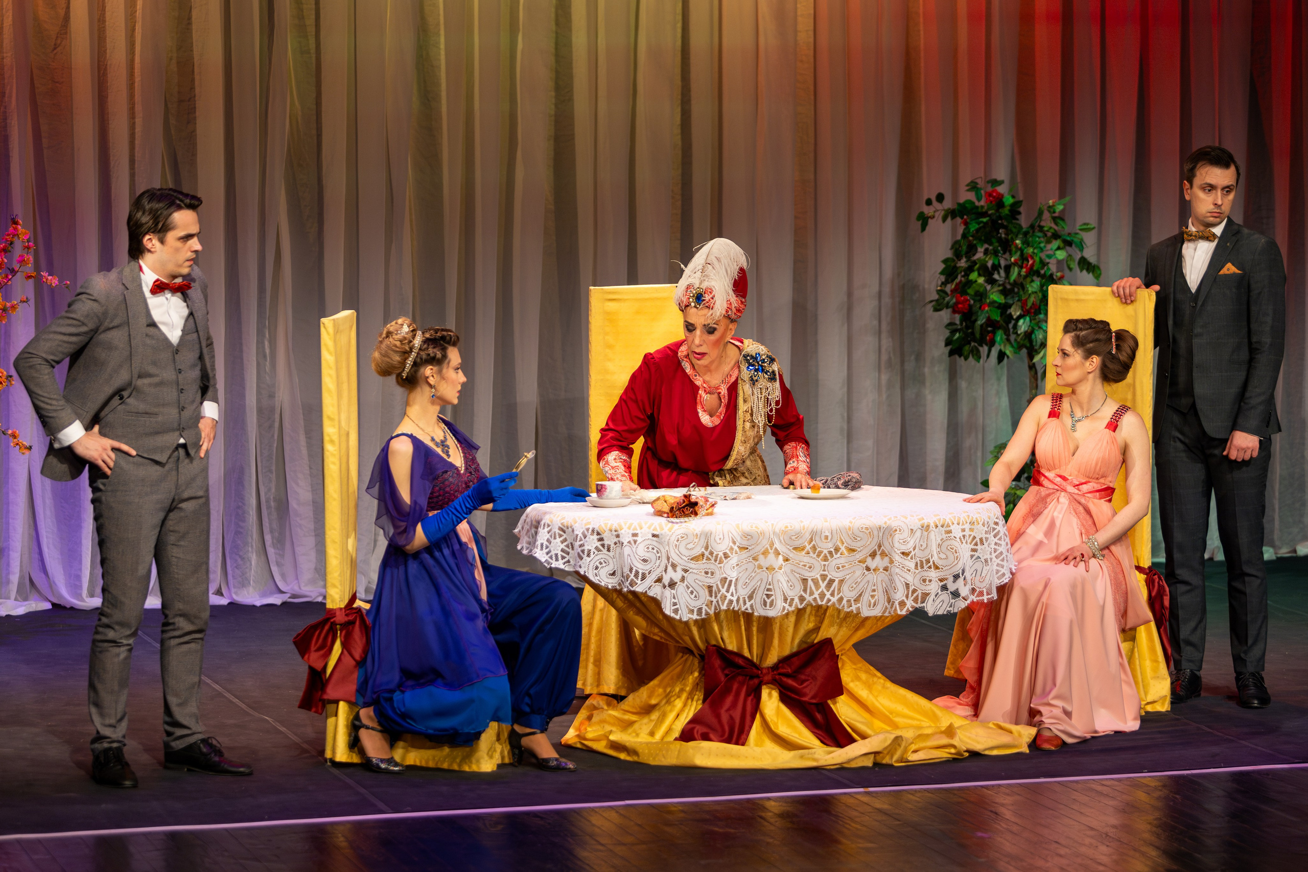 Новый театр «Как важно быть серьезным». Профессиональный интерьерный и репортажный фотограф Минск и РБ. Максим Орлов