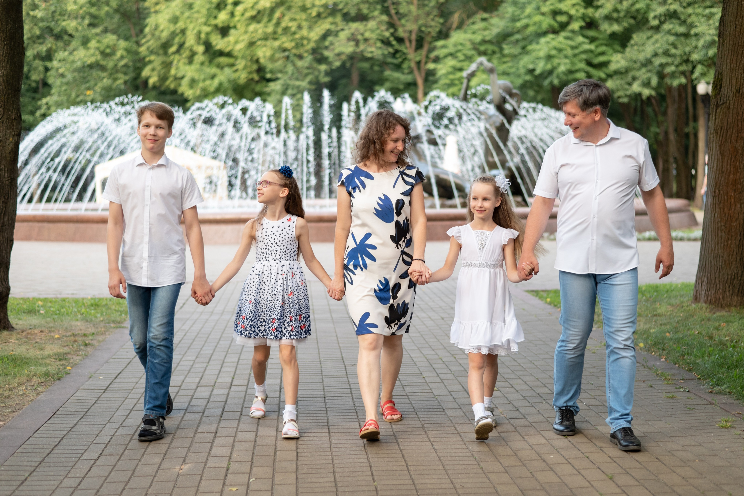 Кирилл + Таня = Леша, Аня и Настя. Профессиональный интерьерный и репортажный фотограф Минск и РБ. Максим Орлов