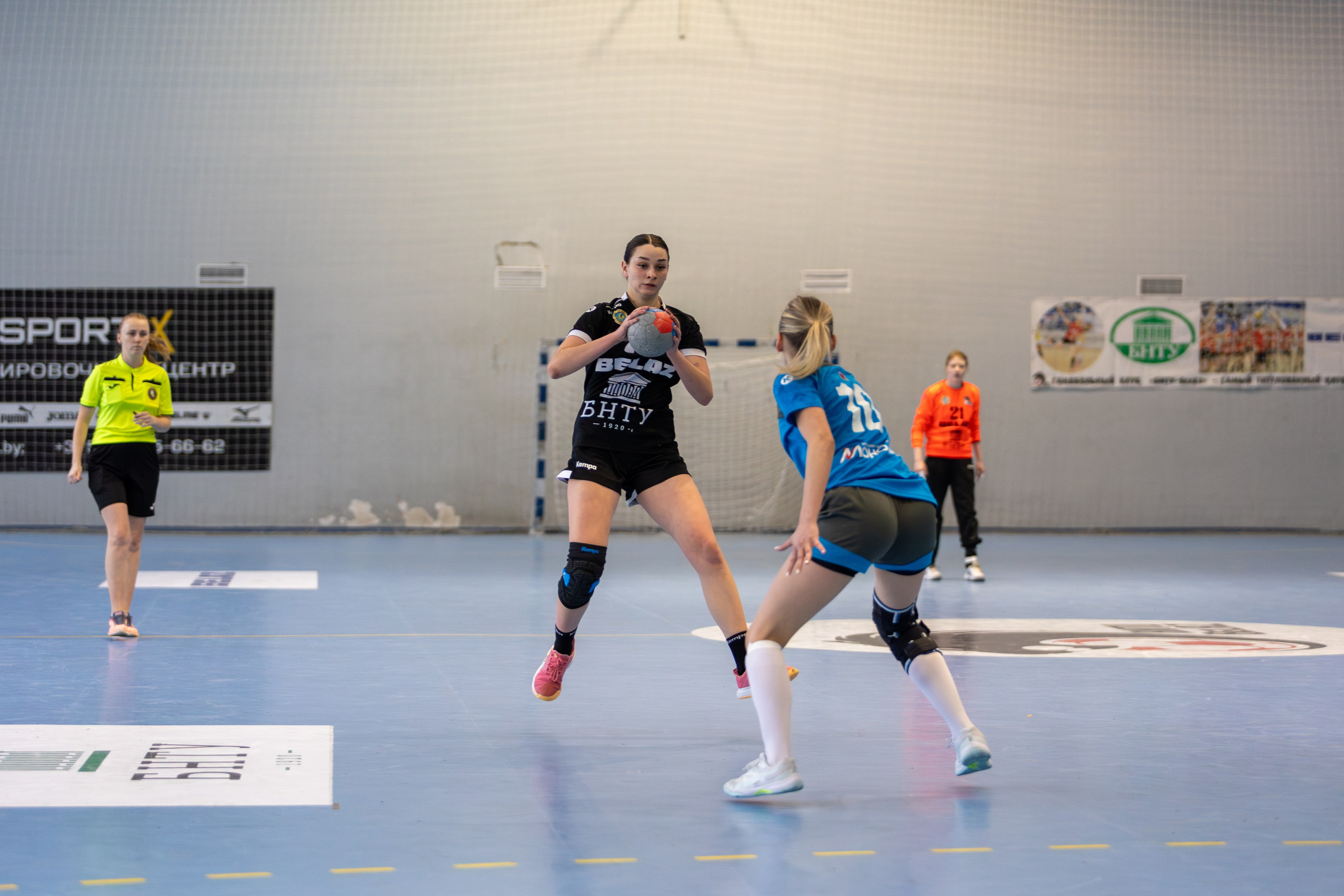 Гандбол. Лучшие кадры. БНТУ — Витебчанка. Профессиональный интерьерный и репортажный фотограф Минск и РБ. Максим Орлов