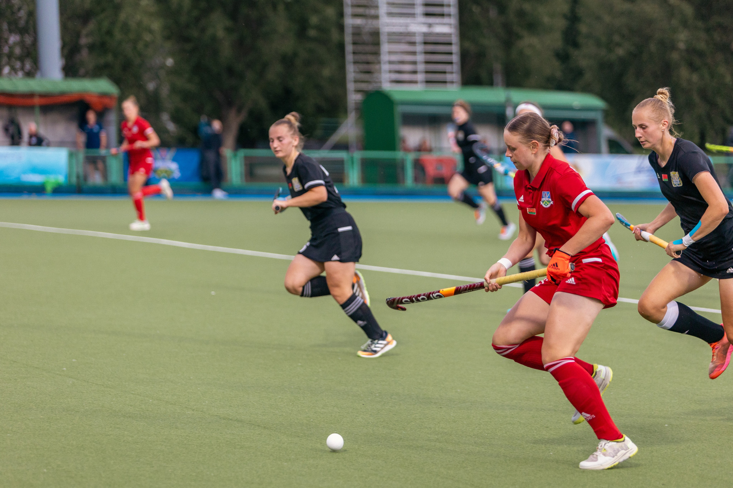 Хоккей на траве. Девушки. ХК Минск — ХК Виктория (Смолевичи) 10.06.2024. Профессиональный интерьерный и репортажный фотограф Минск и РБ. Максим Орлов