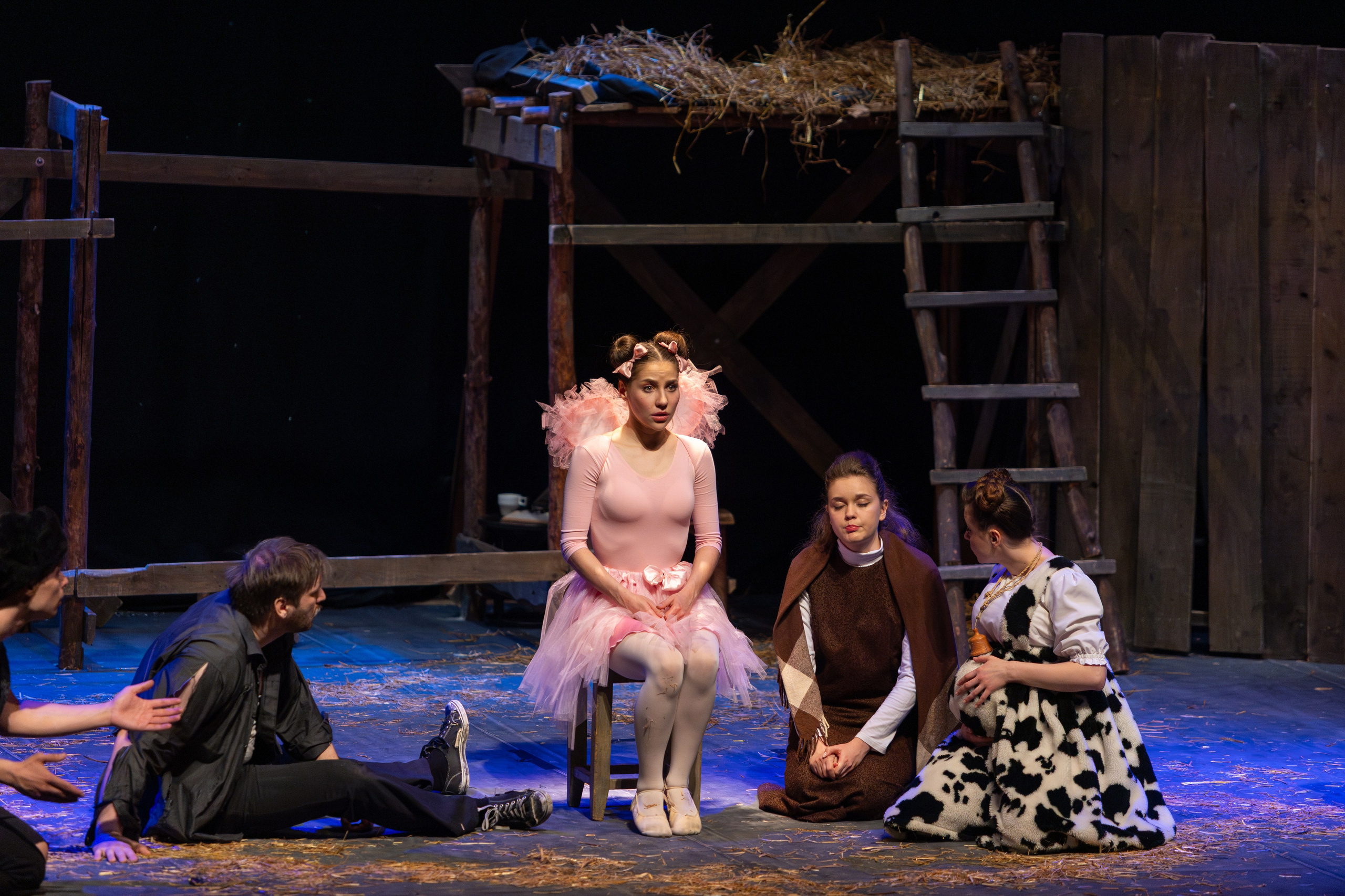 Театр белорусской армии «Очень простая история». Профессиональный интерьерный и репортажный фотограф Минск и РБ. Максим Орлов