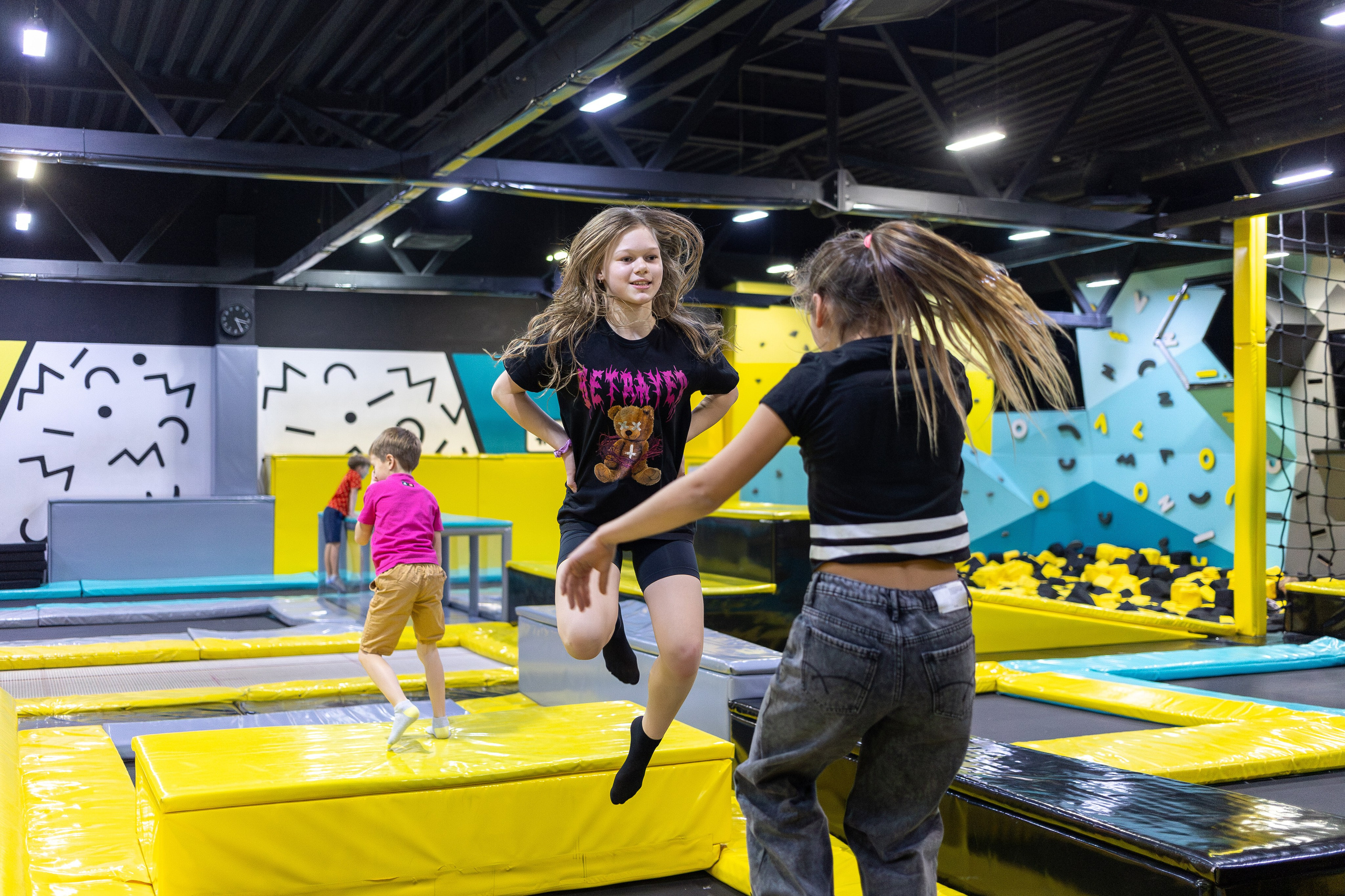 ДР Влада (батутная арена). Профессиональный интерьерный и репортажный фотограф Минск и РБ. Максим Орлов