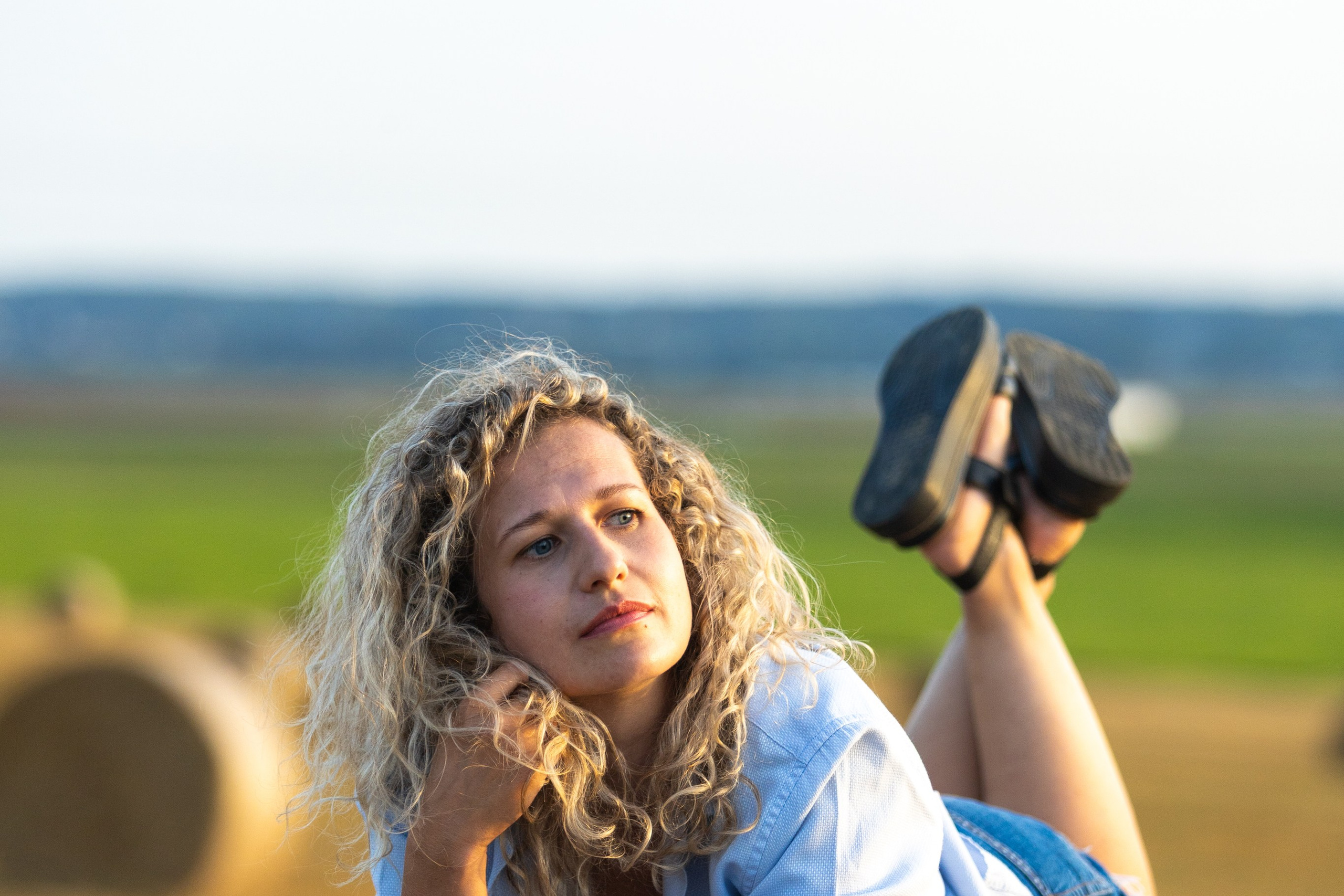 Фотосъемка в поле с Кристиной. Профессиональный интерьерный и репортажный фотограф Минск и РБ. Максим Орлов