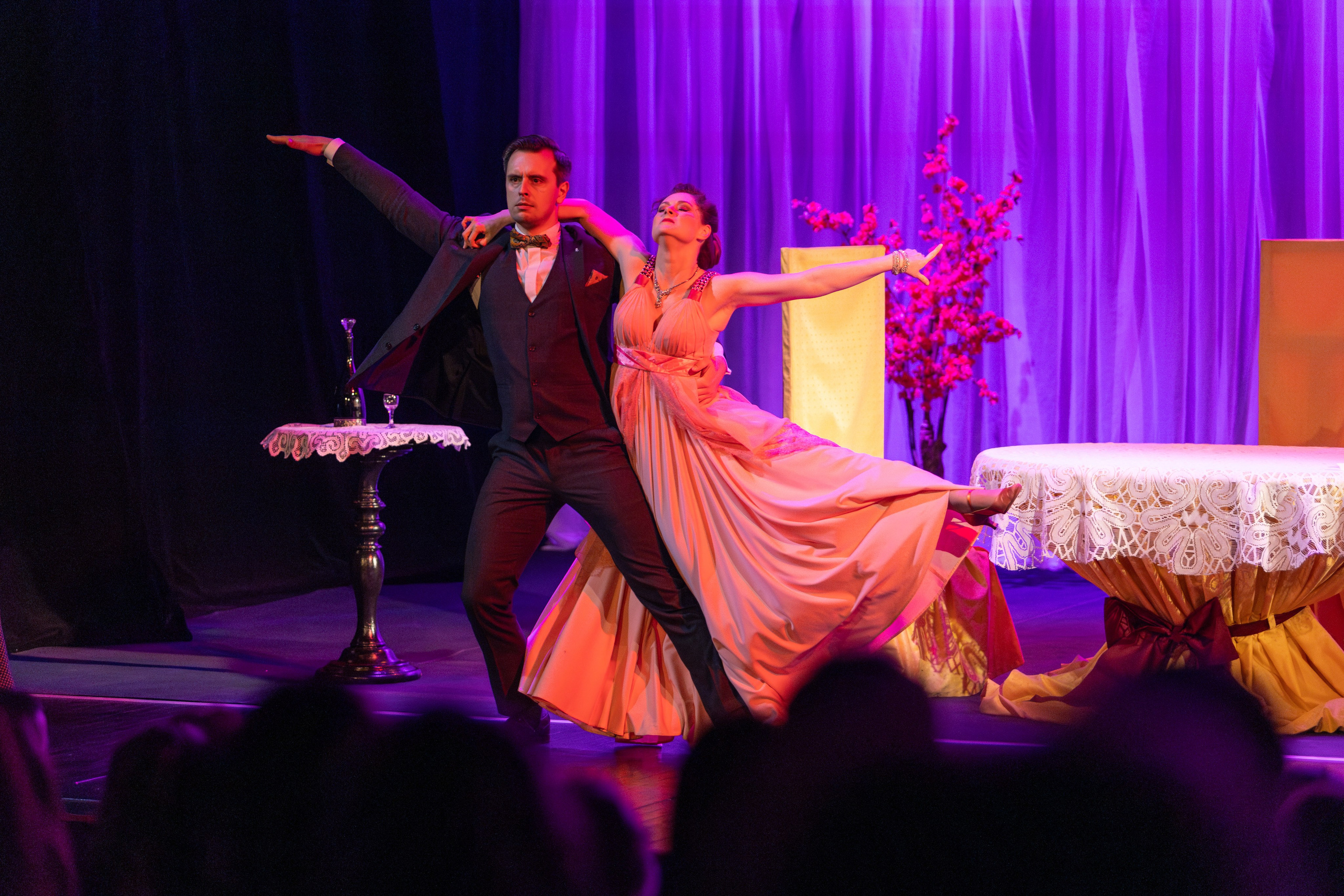 Новый театр «Как важно быть серьезным». Профессиональный интерьерный и репортажный фотограф Минск и РБ. Максим Орлов