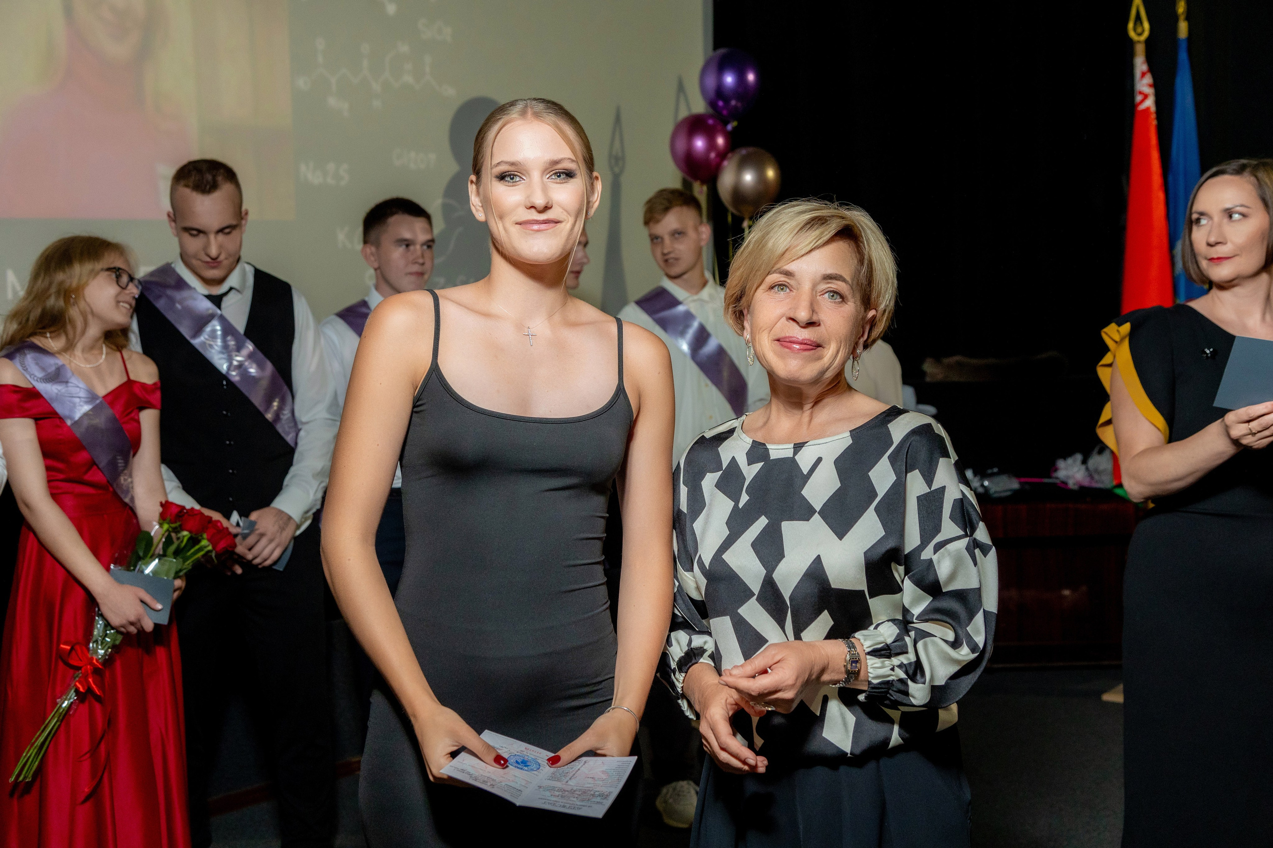 Вручение дипломов. 47 школа. Профессиональный интерьерный и репортажный фотограф Минск и РБ. Максим Орлов