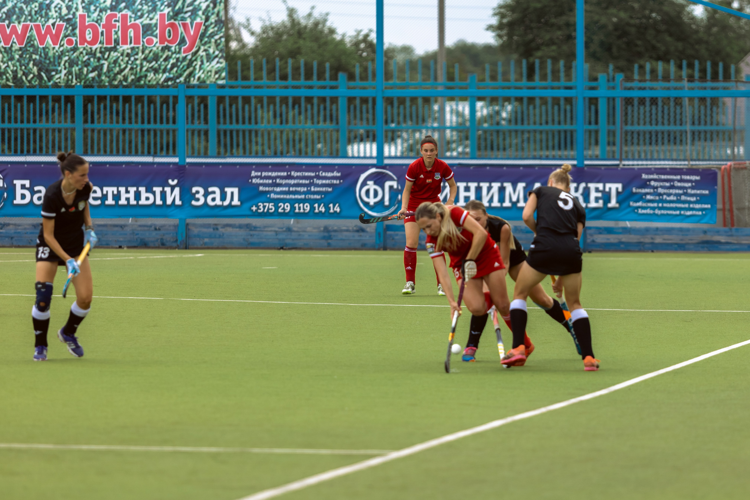 Хоккей на траве. Девушки. Минск — Виктория. 16.06.2024. Профессиональный интерьерный и репортажный фотограф Минск и РБ. Максим Орлов