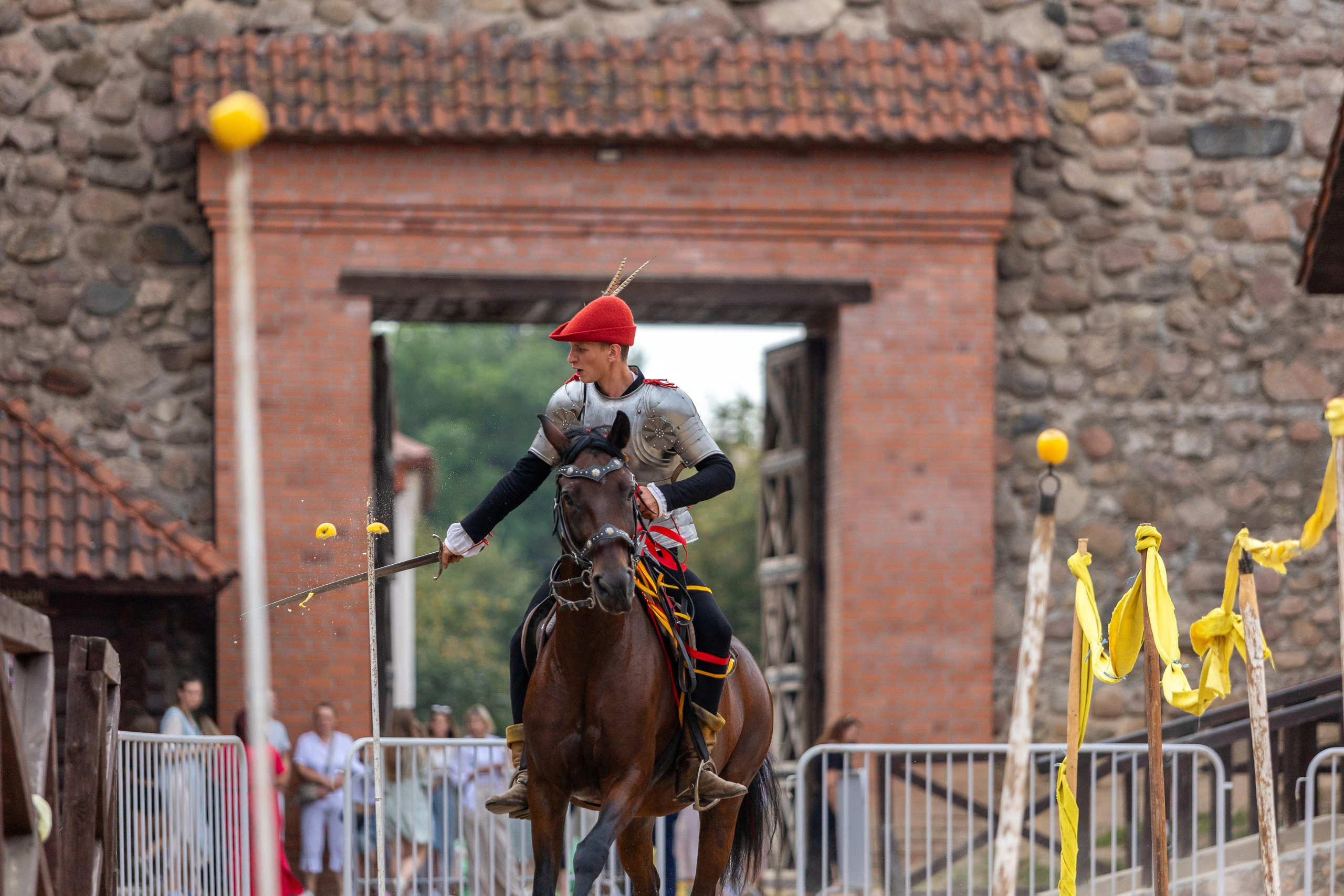 Выступление «Золотой шпоры» на празднике города Лиды. Профессиональный интерьерный и репортажный фотограф Минск и РБ. Максим Орлов