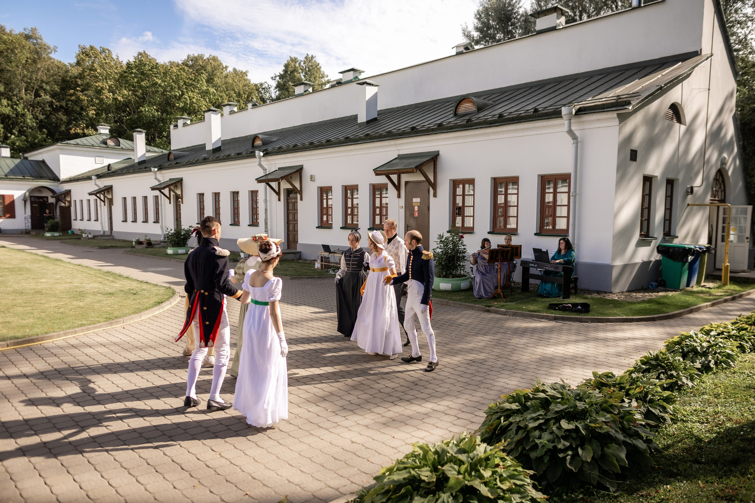 Пикник начала 19 века. Профессиональный интерьерный и репортажный фотограф Минск и РБ. Максим Орлов