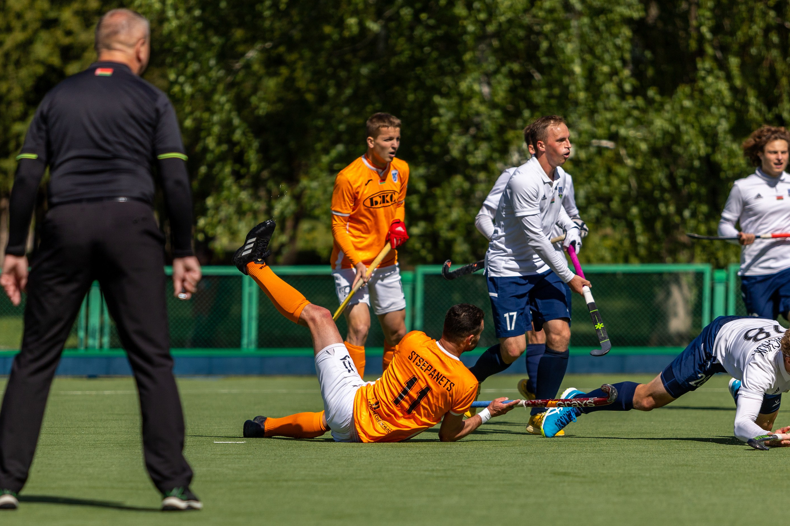 Хоккей на траве. ХК Минск — СК Строитель 12.05.2024. Профессиональный интерьерный и репортажный фотограф Минск и РБ. Максим Орлов