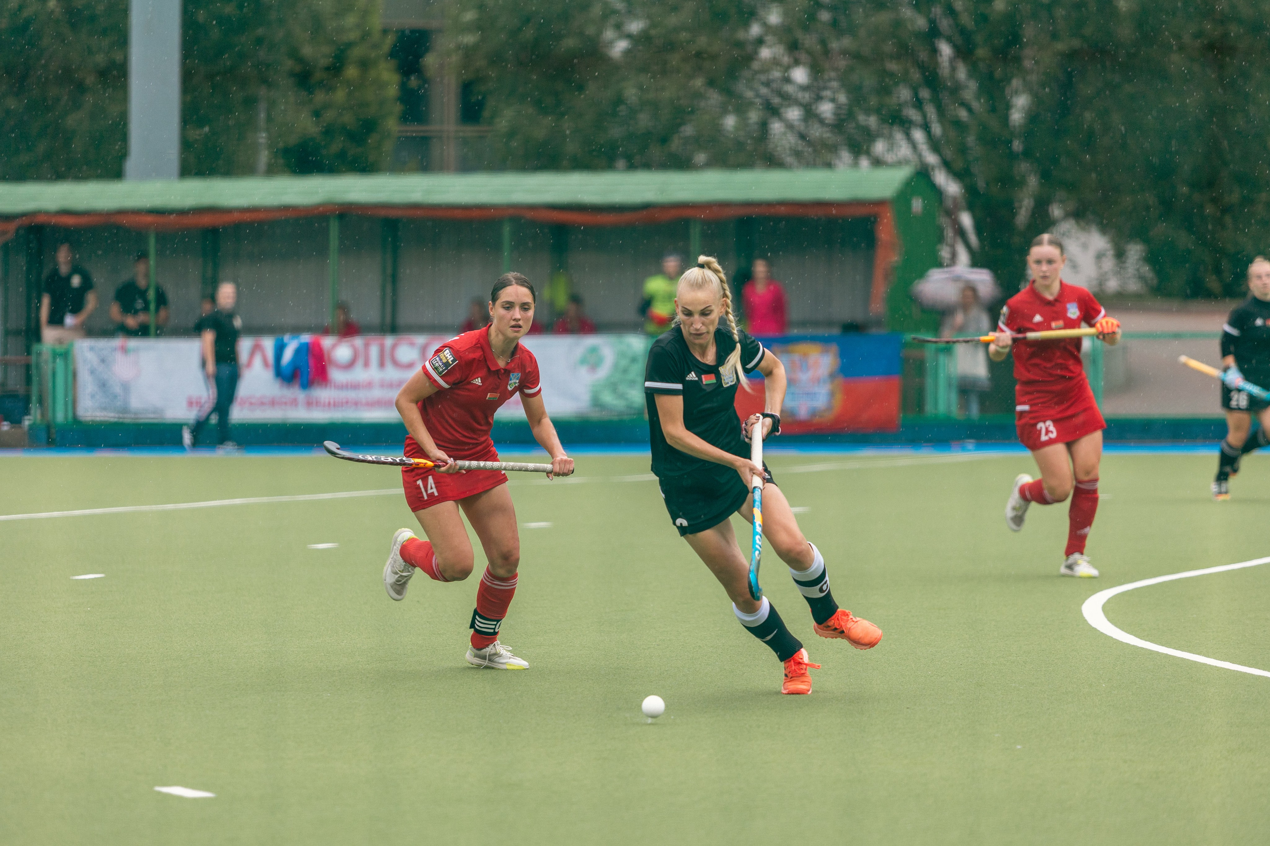 Хоккей на траве. Девушки. ХК Минск — ХК Виктория (Смолевичи) 10.06.2024. Профессиональный интерьерный и репортажный фотограф Минск и РБ. Максим Орлов