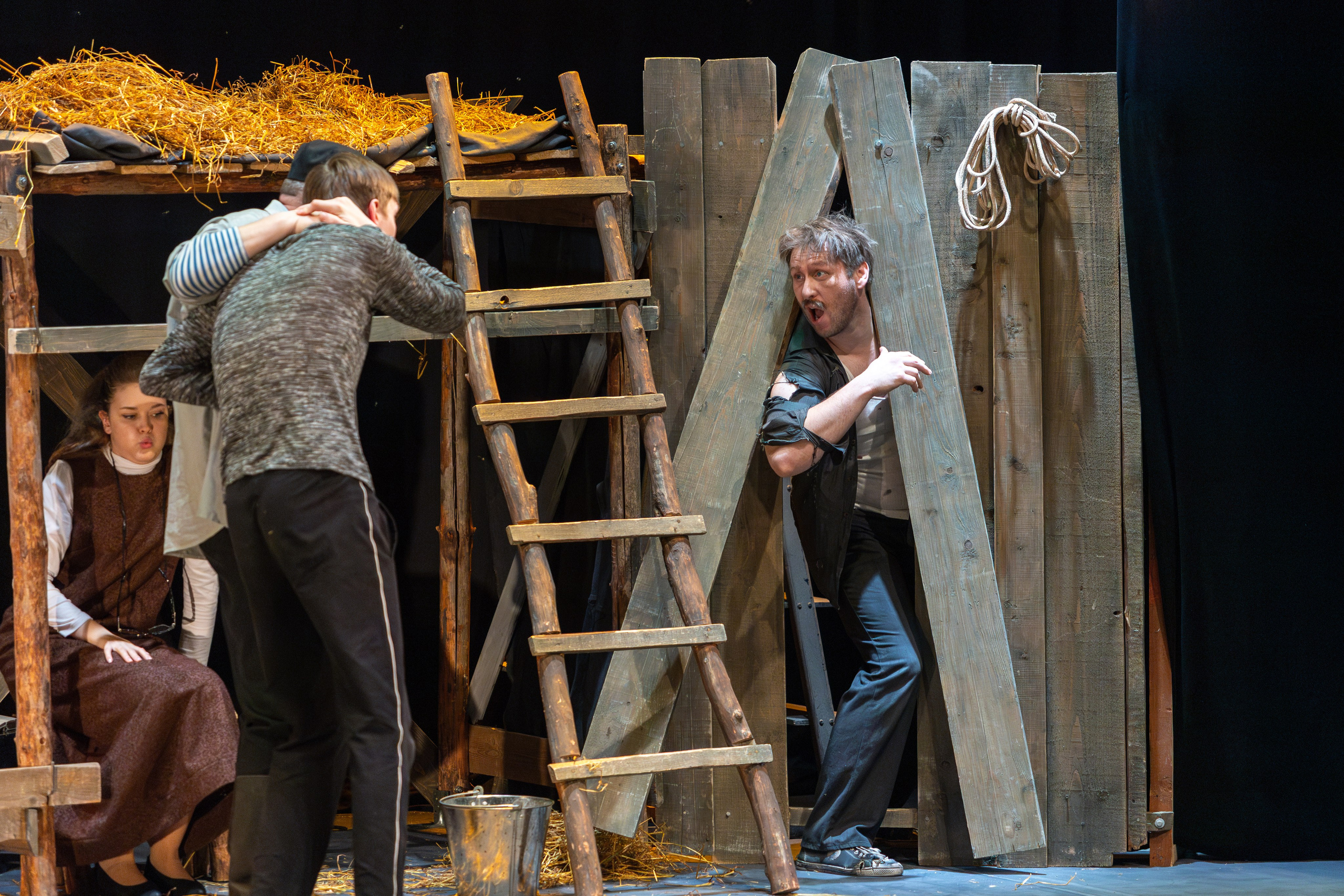 Театр белорусской армии «Очень простая история». Профессиональный интерьерный и репортажный фотограф Минск и РБ. Максим Орлов