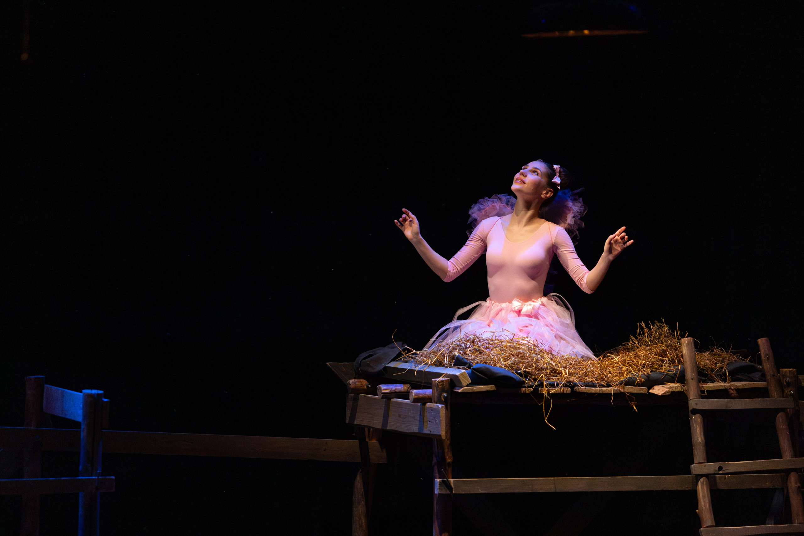 Театр белорусской армии «Очень простая история». Профессиональный интерьерный и репортажный фотограф Минск и РБ. Максим Орлов