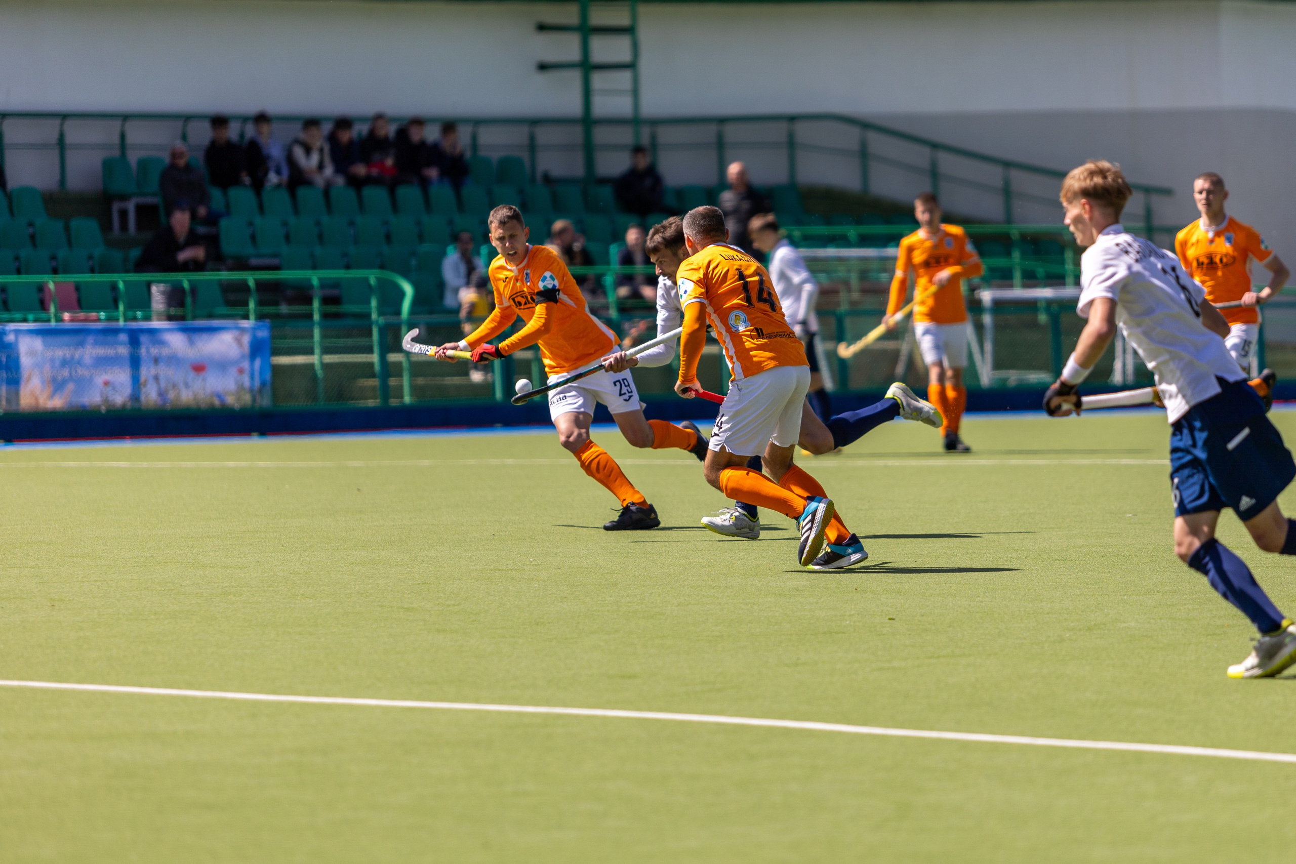 Хоккей на траве. ХК Минск — СК Строитель 12.05.2024. Профессиональный интерьерный и репортажный фотограф Минск и РБ. Максим Орлов