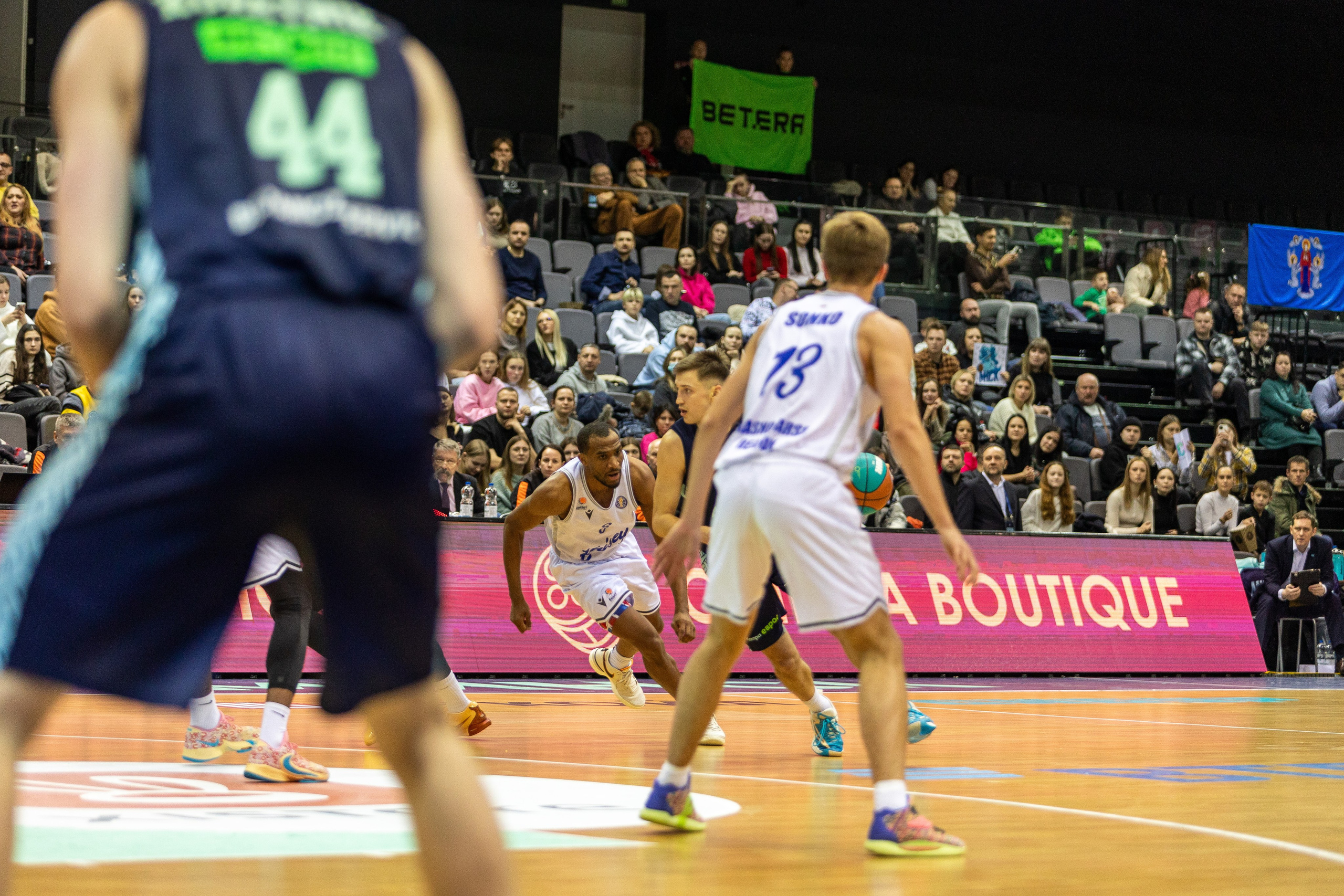 Баскетбол. Лучшие кадры. Минск — Енисей. 11.12.2023. Профессиональный интерьерный и репортажный фотограф Минск и РБ. Максим Орлов